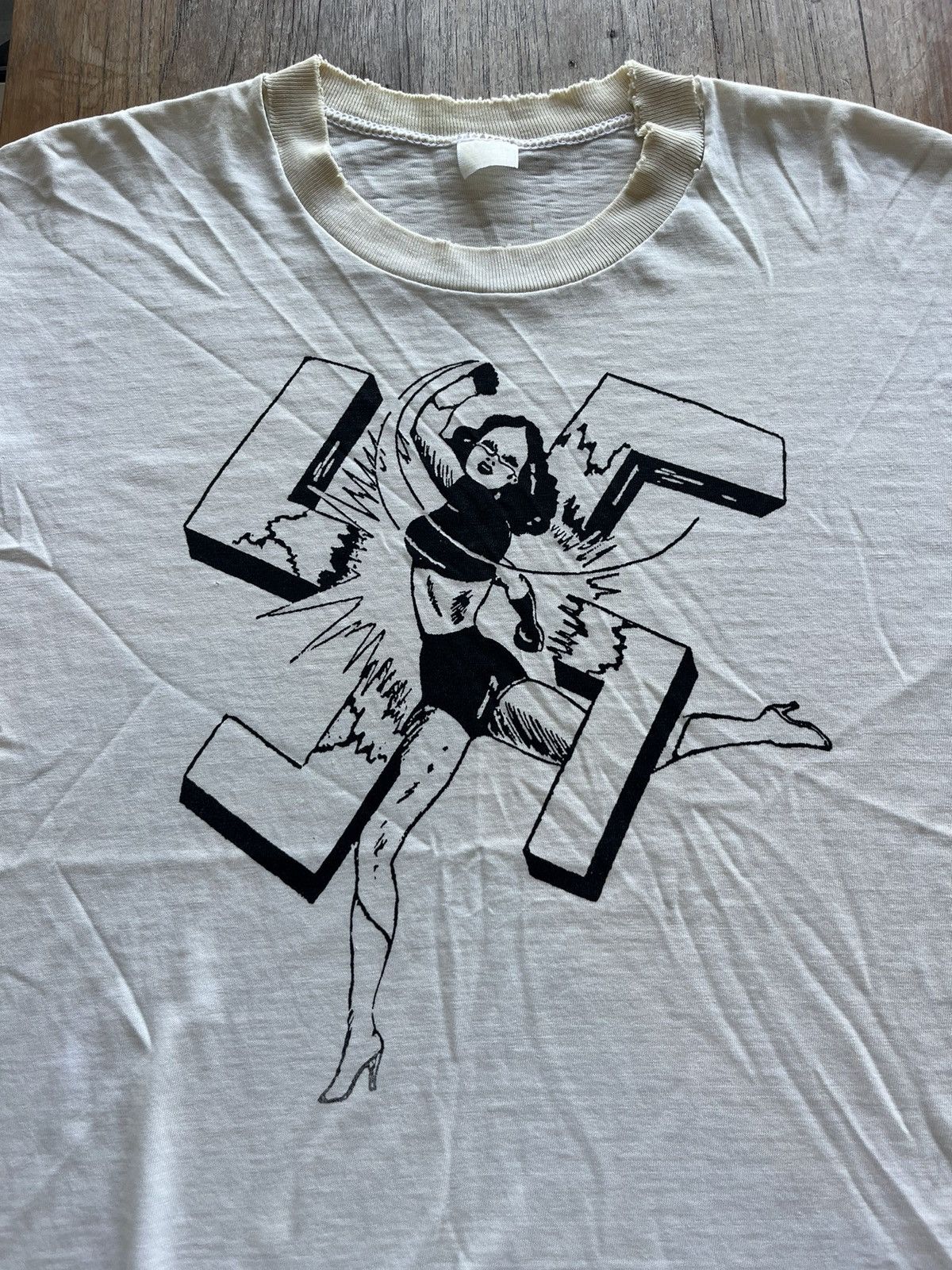 Vintage Vintage Artwork Design Very worn 90’s Tshirt Size US XL / EU 56 / 4 - 3 Thumbnail