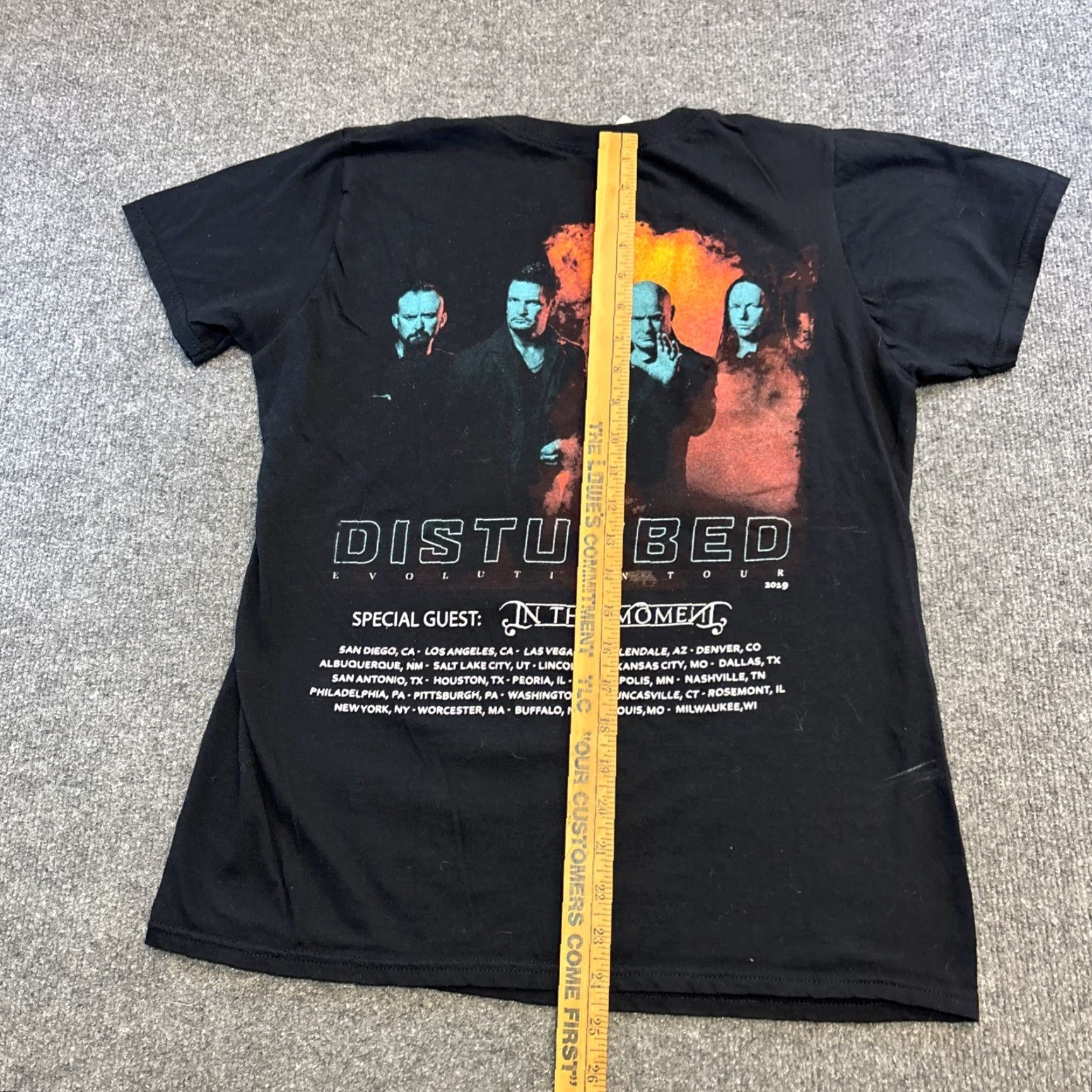 Gildan VINTAGE Disturbed 2019 Evolution Tour T Shirt Men’s M Black Graphic Tour Dates Mens Size US M / EU 48-50 / 2 - 6 Thumbnail