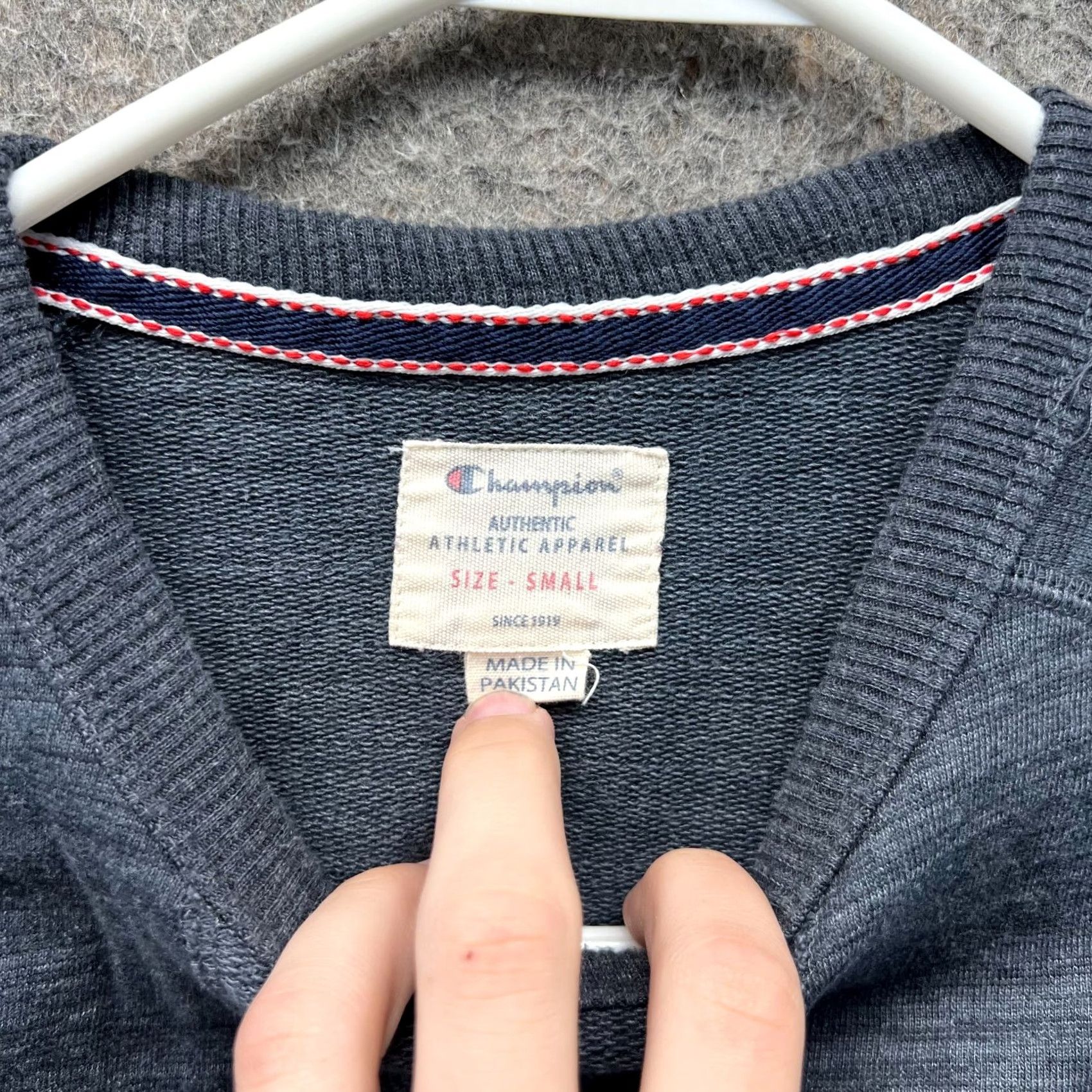 Champion VINTAGE Champion Sweatshirt Men S Heather Grey Crewneck Long Fleece Pullover Cotton Gray Logo All Seasons Holiday Size US S / EU 44-46 / 1 - 7 Thumbnail