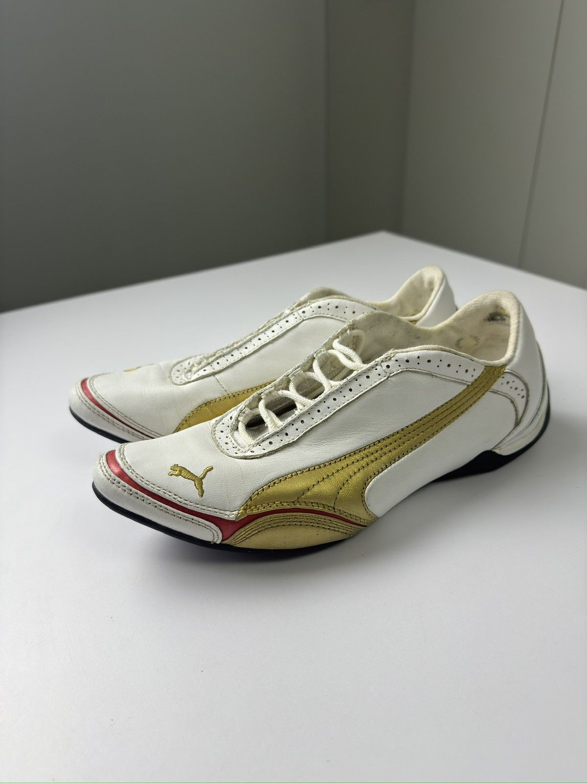 Puma Vintage white and gold Puma Ferrari sneakers Size US 7 / IT 37 - 4 Thumbnail