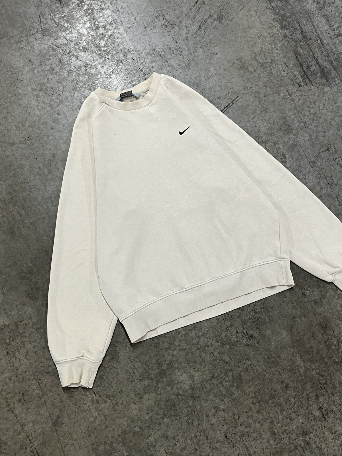 Nike × Vintage Nike essential side swoosh y2k cream crewneck streetwear Size US M / EU 48-50 / 2 - 2 Thumbnail