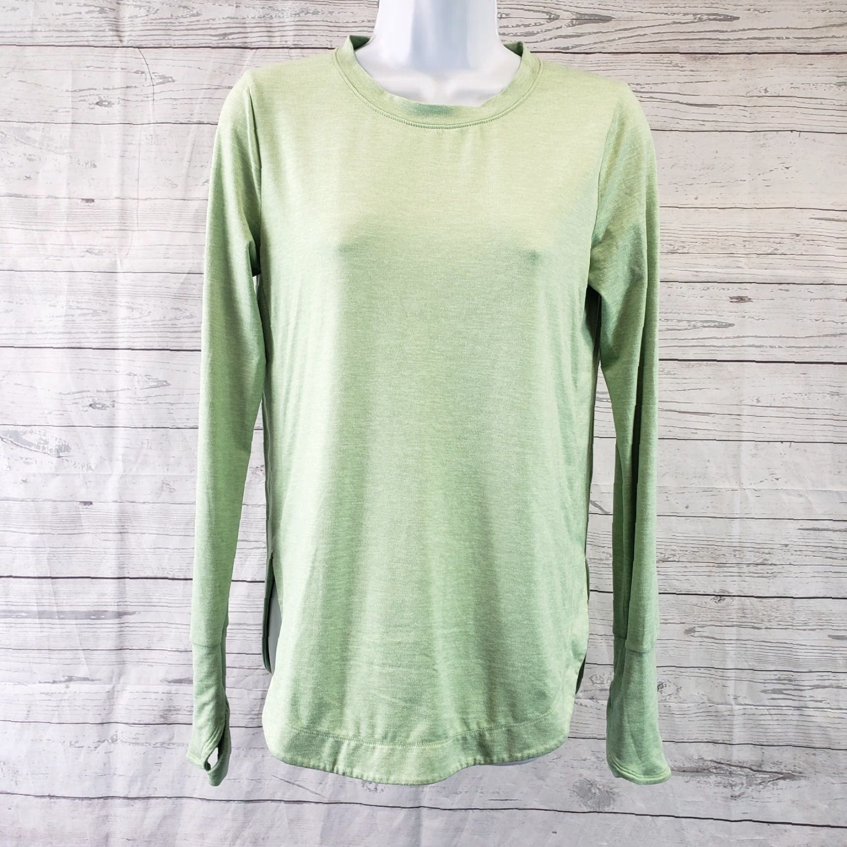 Athleta Athleta Womens Uptempo Long Sleeve Top XS Solid Green Thumbholes Shirt Womens XS Green Pullover Activewear 90s? Size XS / US 0-2 / IT 36-38 - 2 Thumbnail