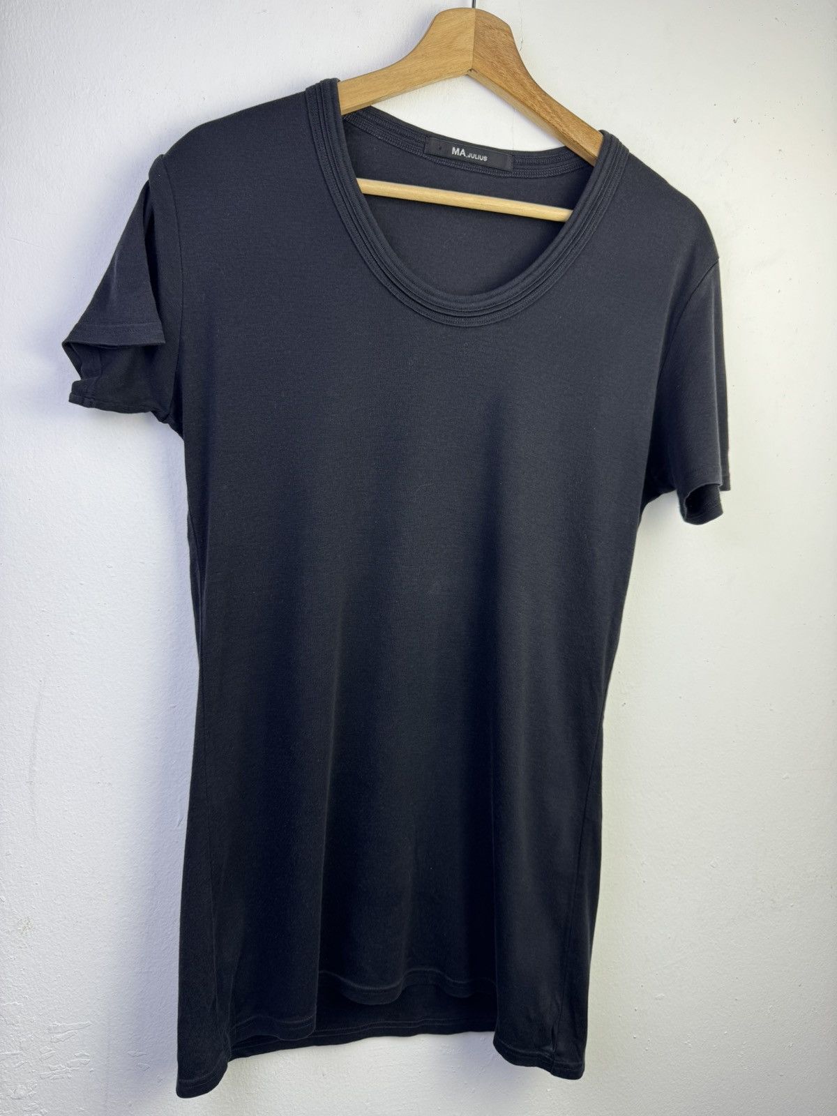 MA Julius short-sleeved t-shirt with a scoop neck