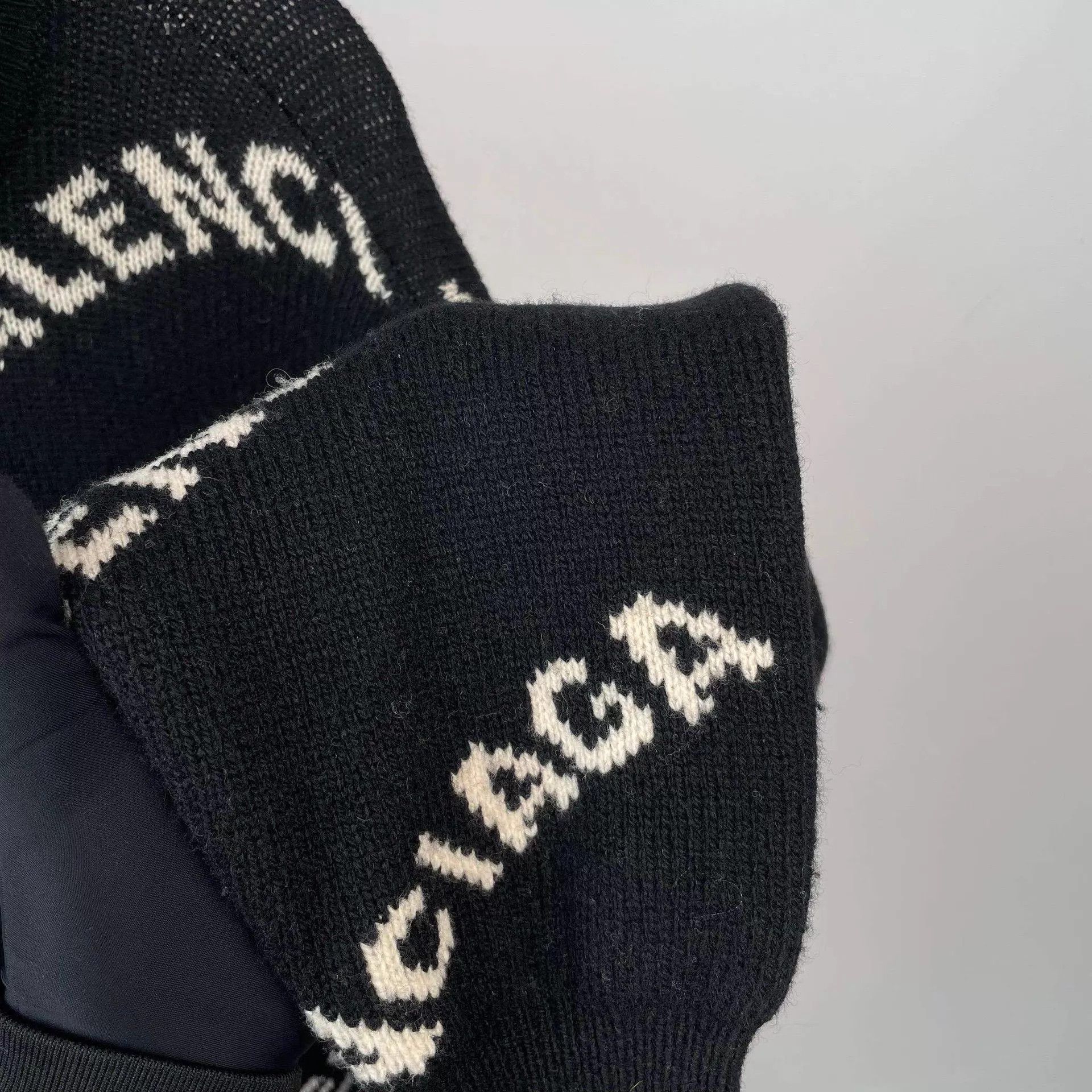 Balenciaga Balenciaga Black All Over Print Knit Sweater XS Size US XS / EU 42 / 0 - 3 Thumbnail