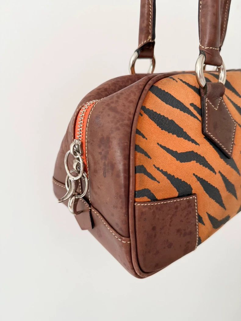 Vivienne Westwood Vivienne Westwood size os Vintage Yellow-Brown Tiger Patter Size ONE SIZE - 4 Thumbnail