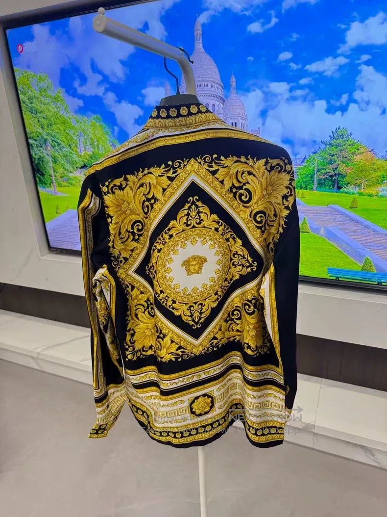 Versace Versace Silk black gold medusa long-sleeved shirt Size US L / EU 52-54 / 3 - 7 Thumbnail