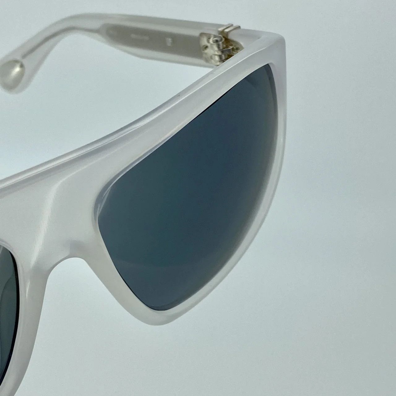 Ann Demeulemeester Ann Demeulemeester Sunglasses Oversized White and Grey Size ONE SIZE - 9 Thumbnail