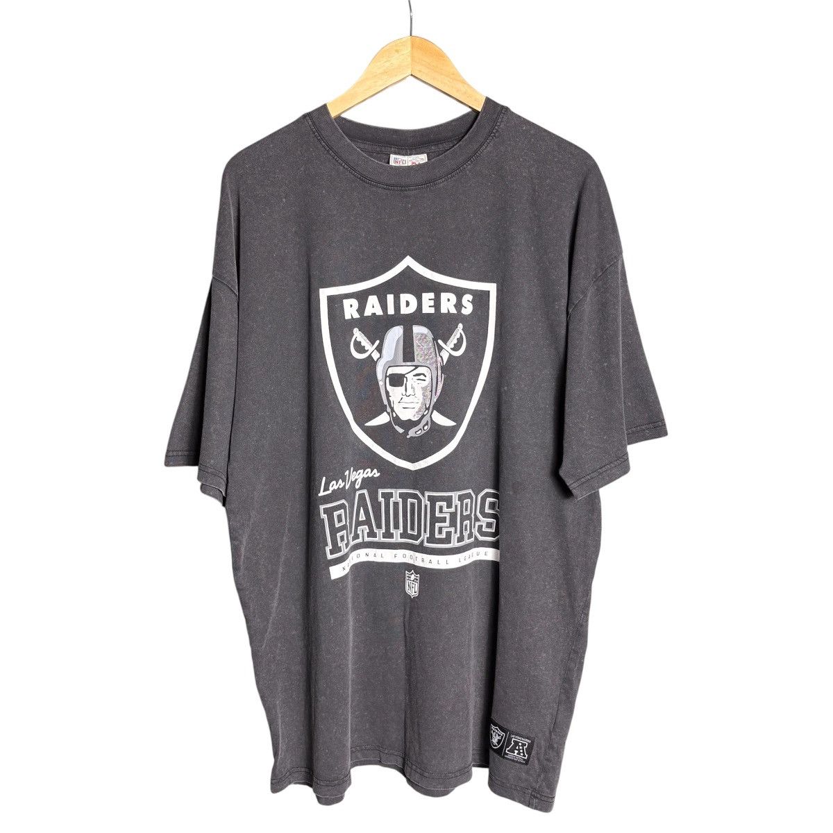NFL × Vintage Vintage 90s Raiders Las Vegas NFL Big Logo T-Shirt Size US XL / EU 56 / 4 - 1 Thumbnail