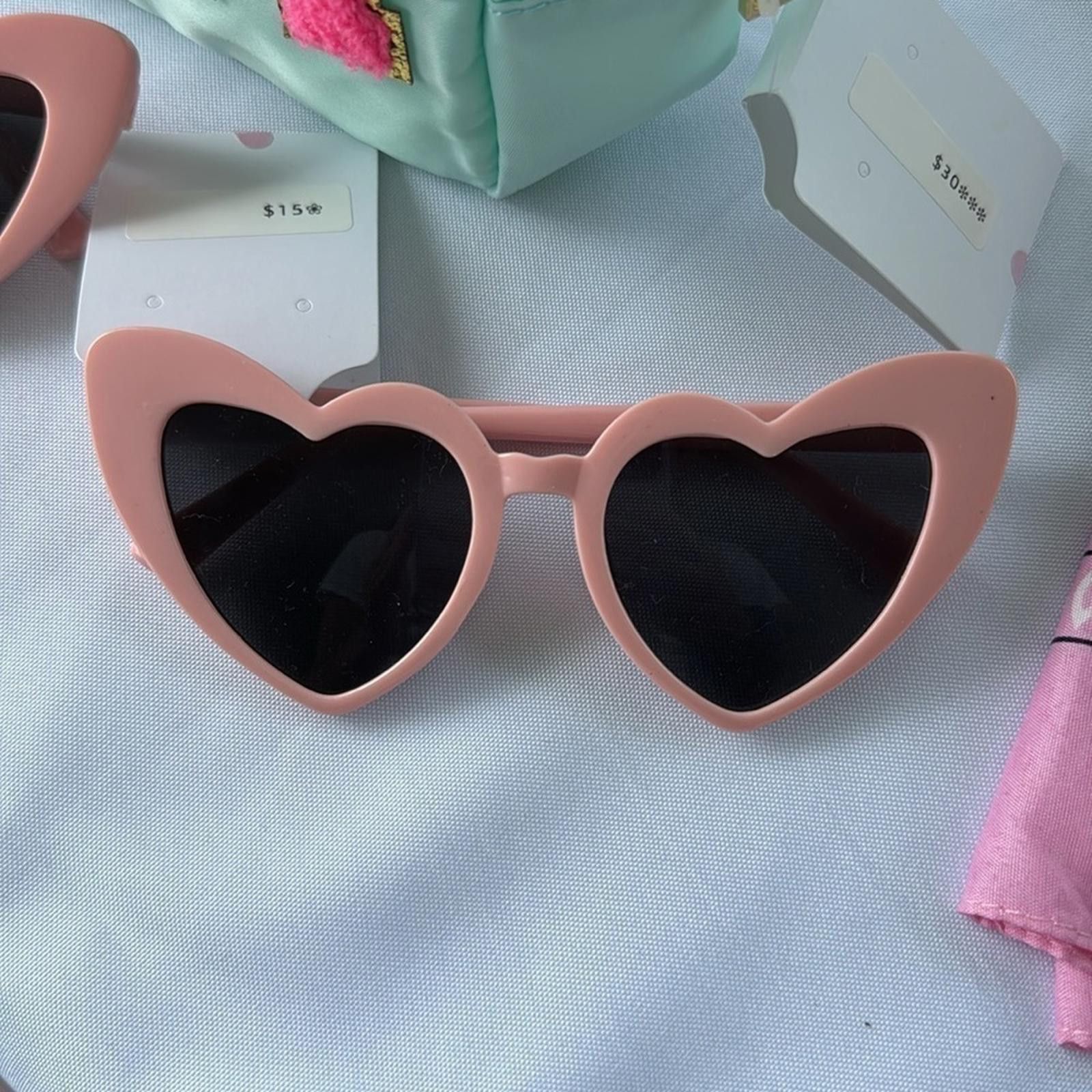 Designer Retro pink heart sunglasses Size ONE SIZE - 2 Thumbnail