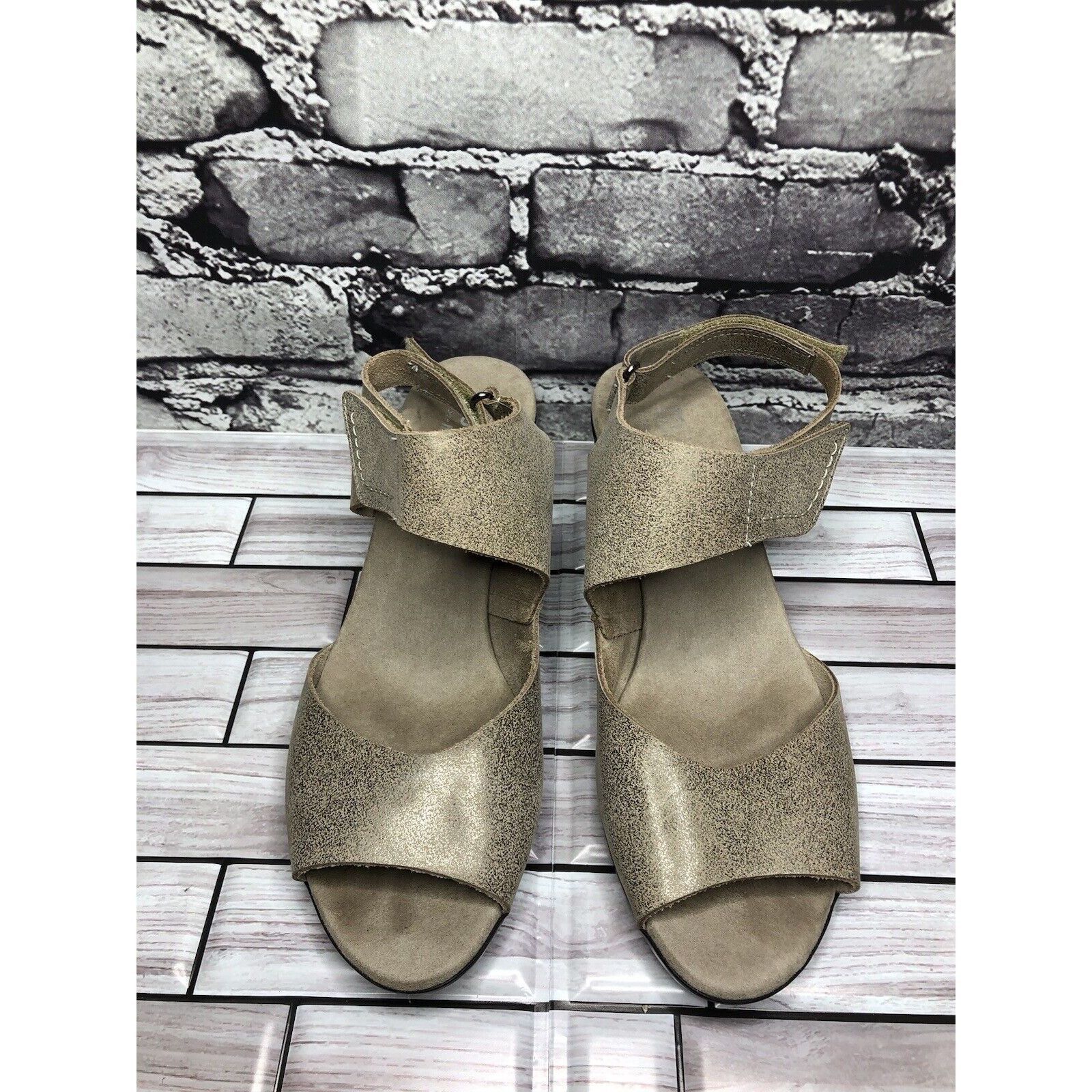 Other Munro American Taupe Shimmer Leather Strap Casual Heels Wom Size US 8.5 / IT 38.5 - 16 Thumbnail