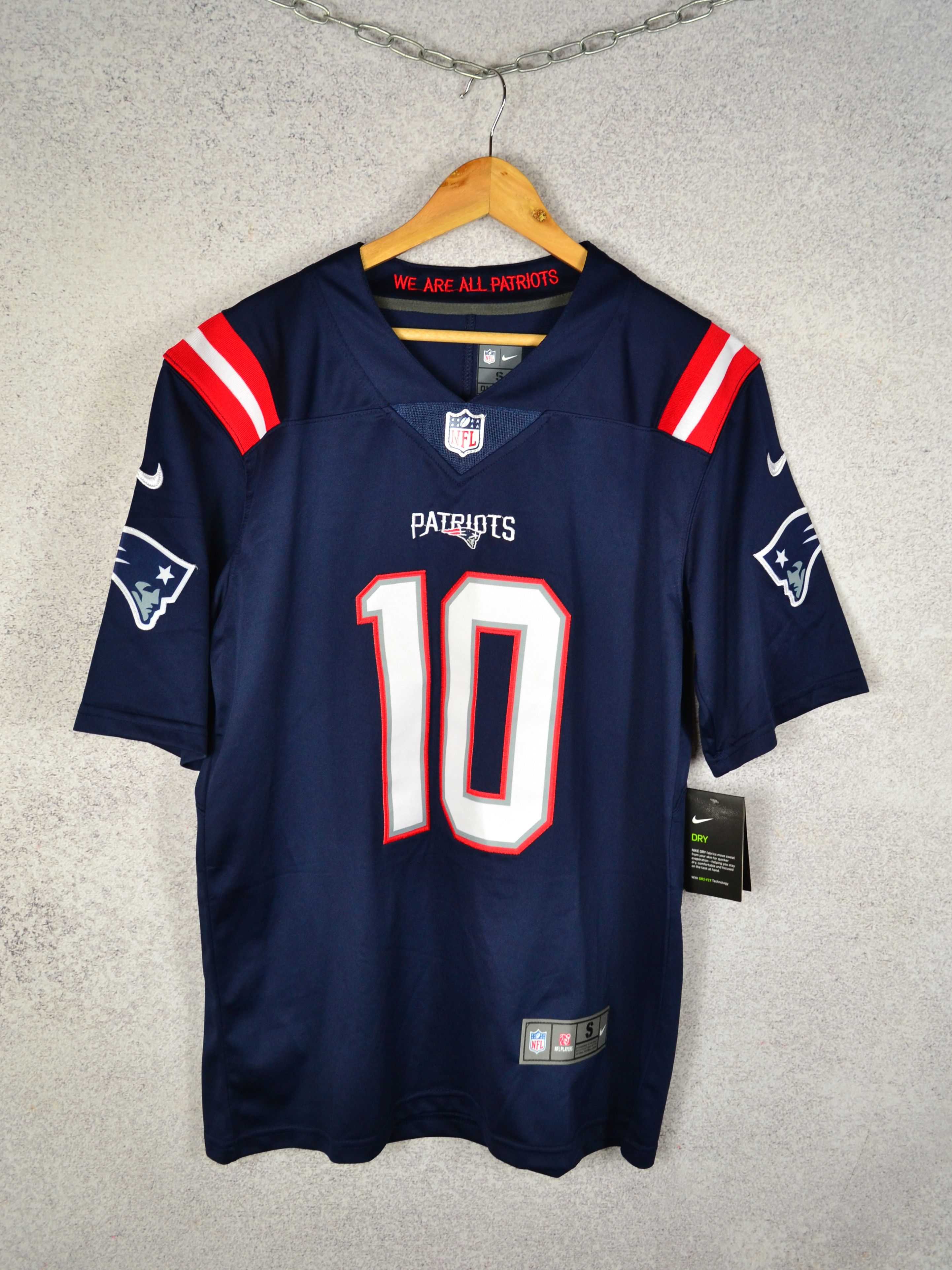 NFL Nike New England Patriots Mac Jones #10 Jersey Size US S / EU 44-46 / 1 - 2 Thumbnail