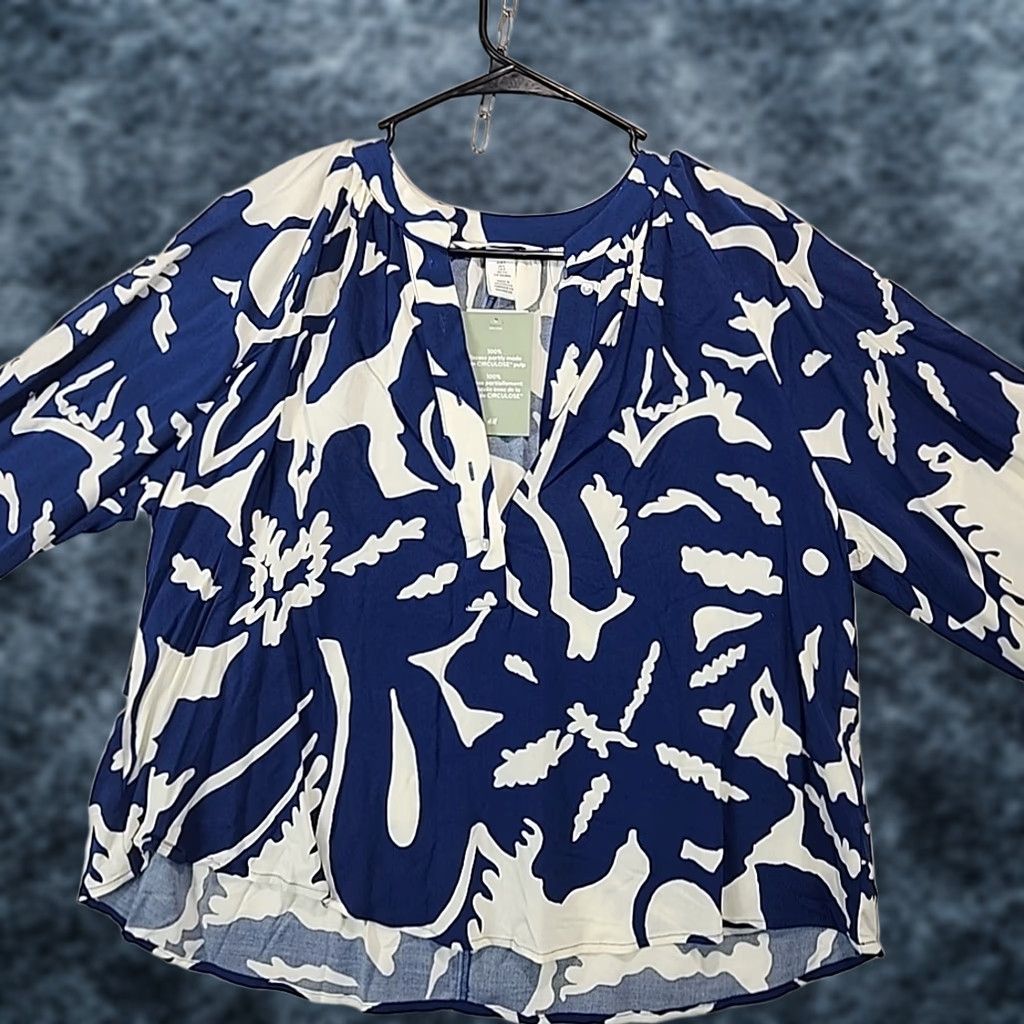 H&M H&M Blouse Tunic Womens S Viscose Long Sleeve White Blue Floral 1/2 Button Front V-Neck Office Casual Shirt Size S / US 4 / IT 40 - 1 Thumbnail