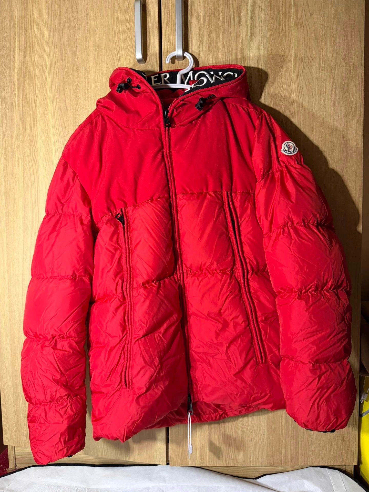 Moncler Moncler Red Hooded Down Jacket Mint Size 1 Size S / US 4 / IT 40 - 1 Thumbnail