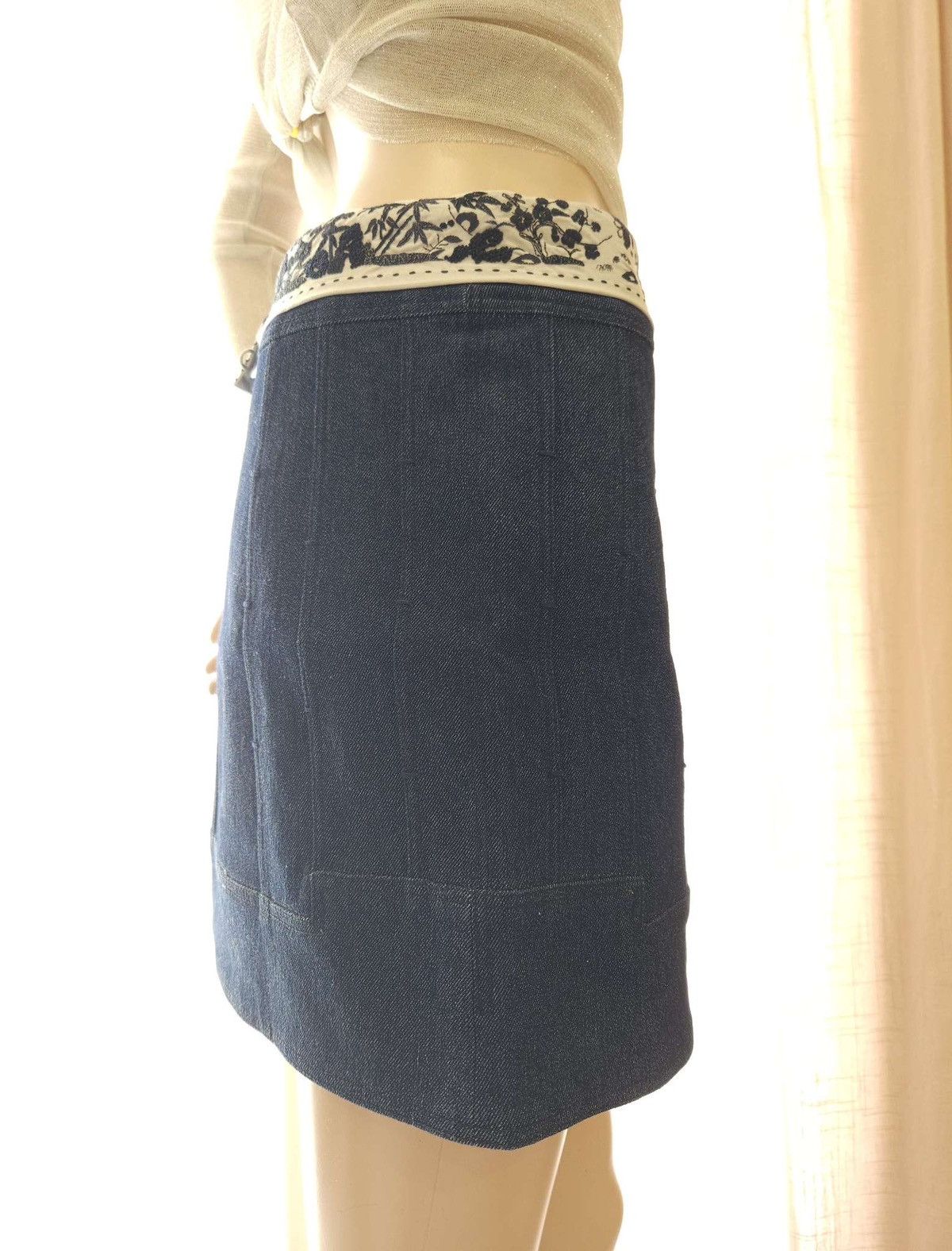 Vintage Rare Vintage Hand-Embroidered Mini Skirt By SHIATZY CHEN Size 28" / US 6 / IT 42 - 5 Thumbnail