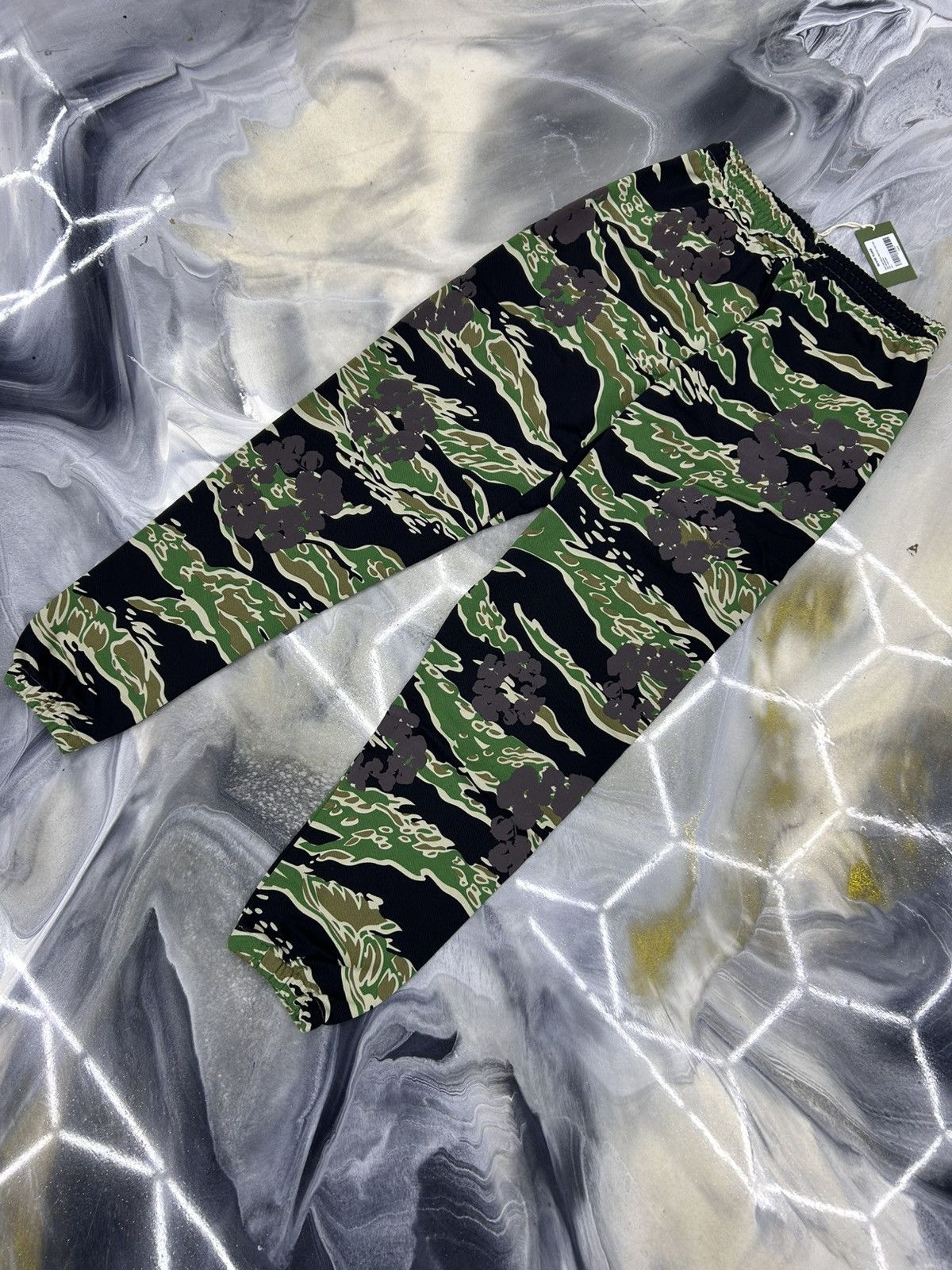 DENIM TEARS Denim Tears Green Tiger Camo Cotton Wreath Sweatpants Size L Size US 34 / EU 50 - 7 Thumbnail