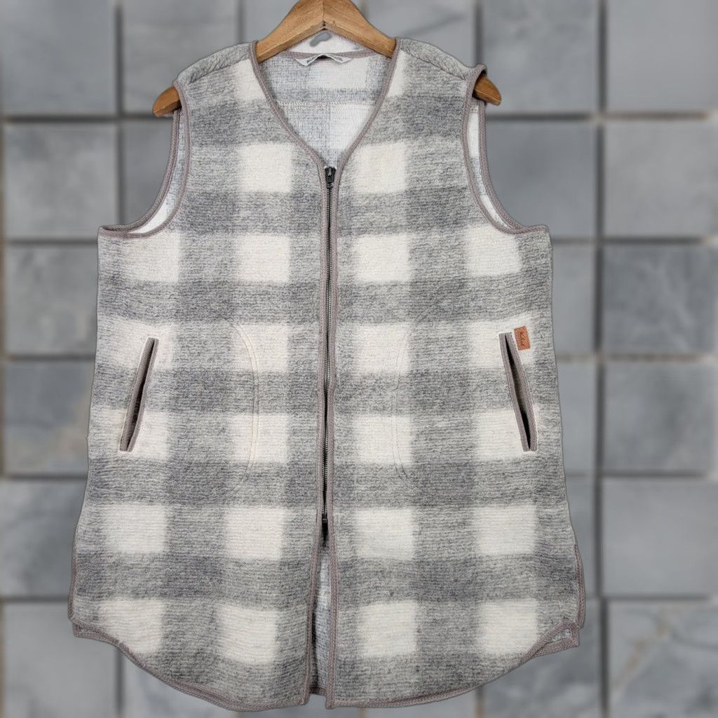 Vintage Woolrich Womens Wool Vest Gray White Plaid Fleece Full Zip Outdoor 90s Jacket Mid-Length Regular Fit XL Womens Vest Size XL / US 12-14 / IT 48-50 - 1 Thumbnail
