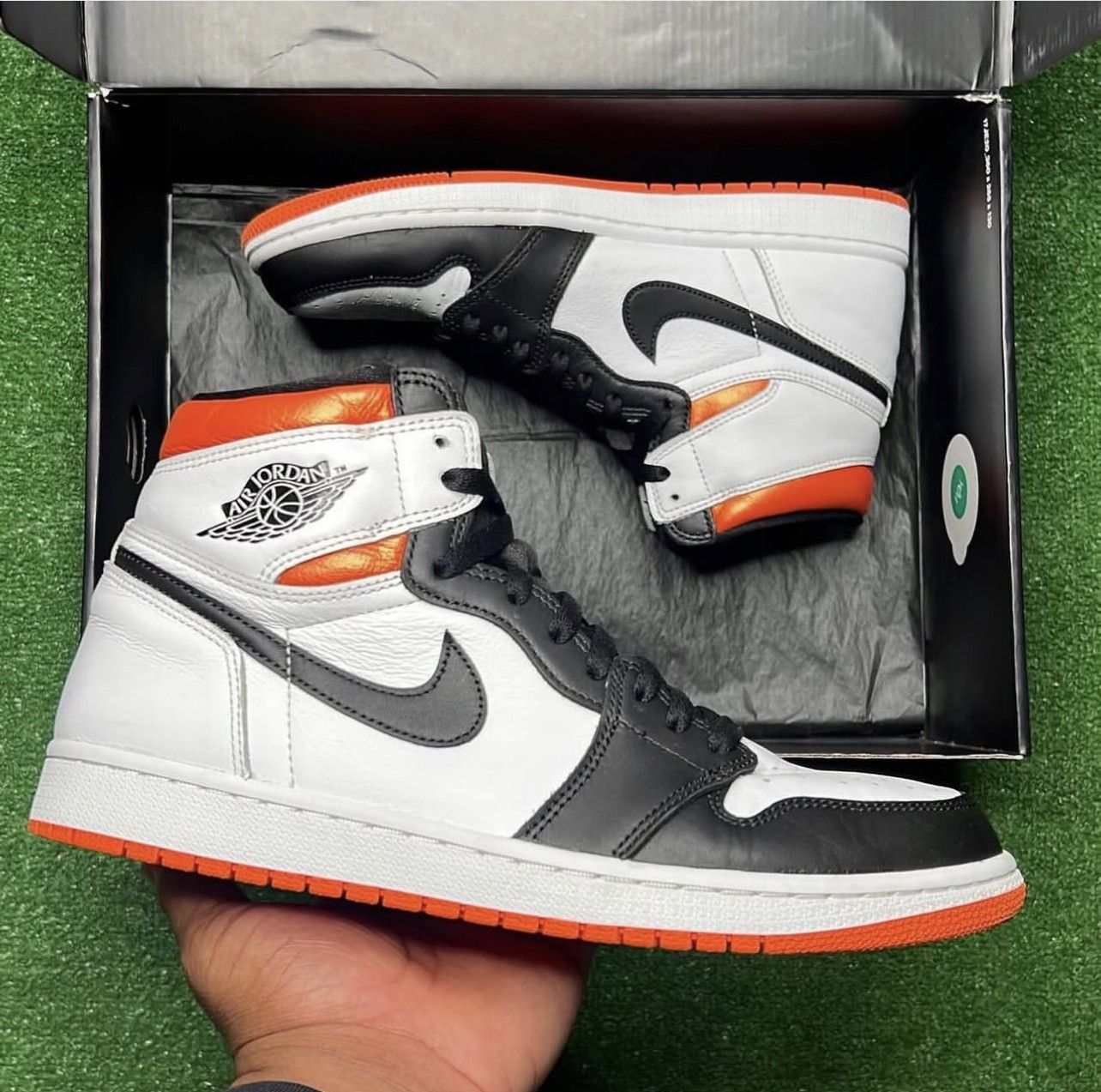 Jordan Brand Air Jordan 1 Retro High OG ‘Electro Orange’ Size US 10 / EU 43 - 3 Thumbnail