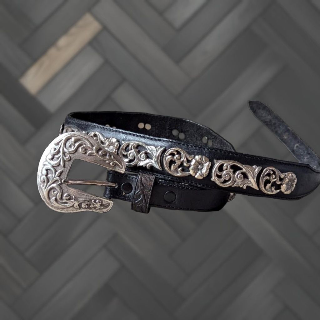 Tony Lama VINTAGE Tony Lama belt Unisex Adults Belt BLACK 1-1/4 wide leather WESTERN 28 inch buckle studs USA made 26-28 Size 28 - 1 Thumbnail
