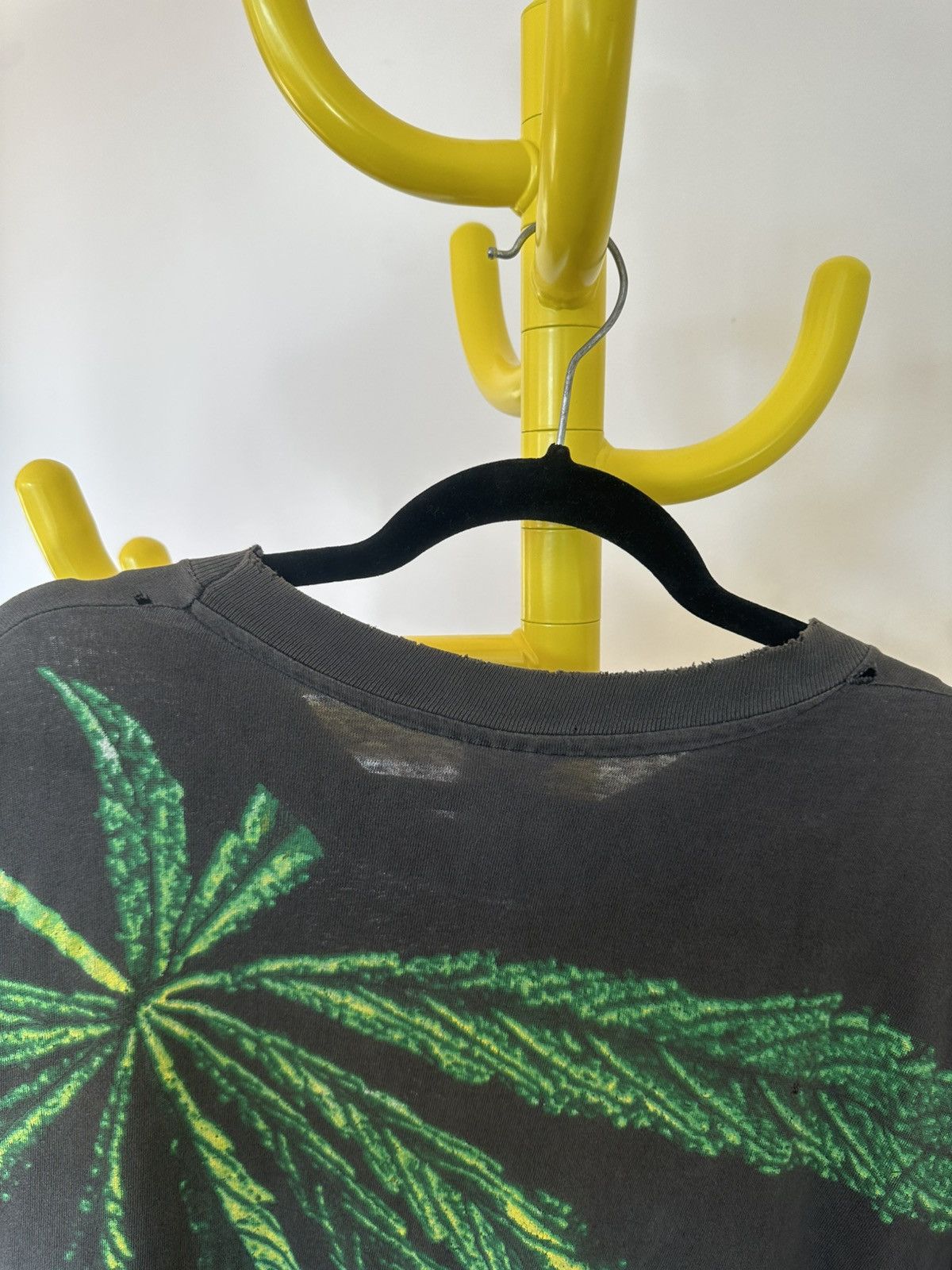 Bob Marley × Vintage *RARE* Vintage 1993 Distressed Faded Weed Leaf Peace Sign Size US L / EU 52-54 / 3 - 4 Thumbnail