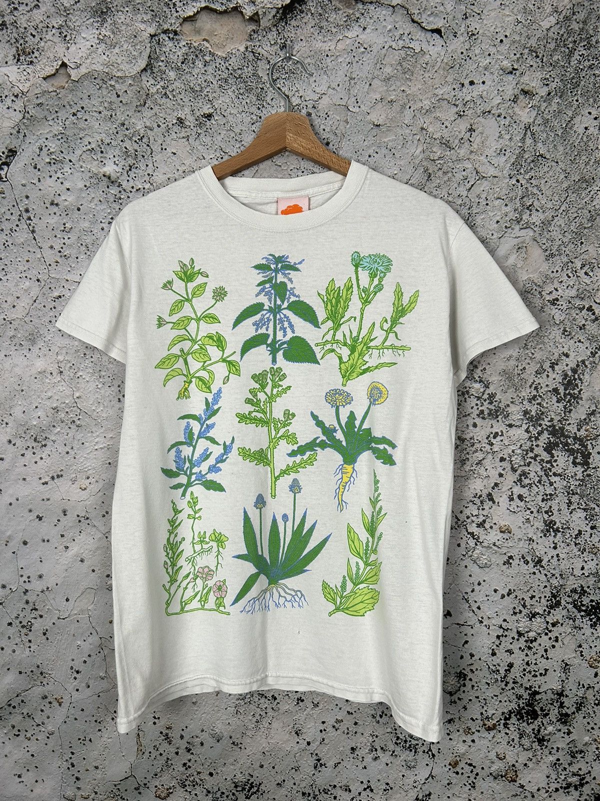 Other Vintage Flowers Herbals Graphic Tee Streetwear Size US S / EU 44-46 / 1 - 1 Thumbnail