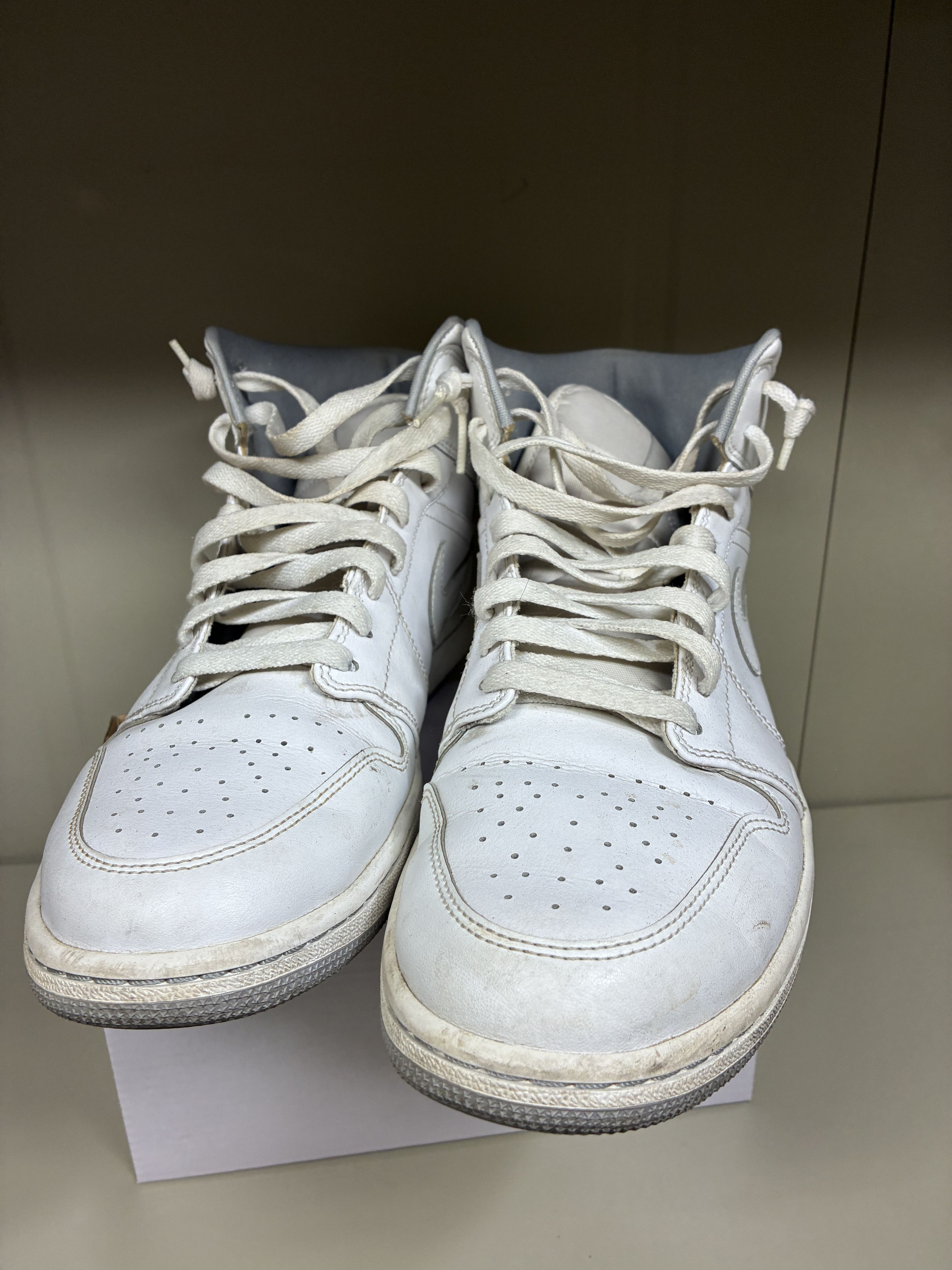 Nike Nike Air Jordan 1 Mid White Wolf Grey 2016 Men's Size 11 Size US 11 / EU 44 - 4 Thumbnail