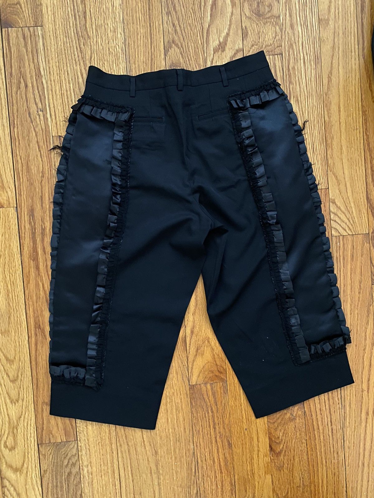 Comme des Garcons Comme des Garçons Black Ruffle-Trime Crop Pants Size US 30 / EU 46 - 2 Thumbnail