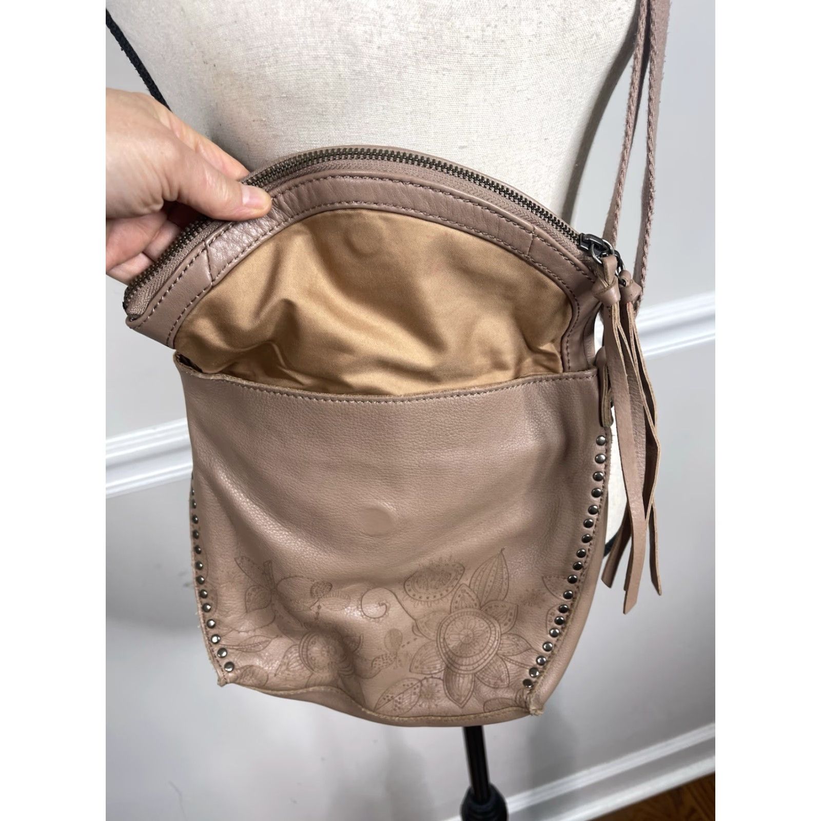 VINTAGE The Sak Silverlake Crossbody Bag Women Leather Floral