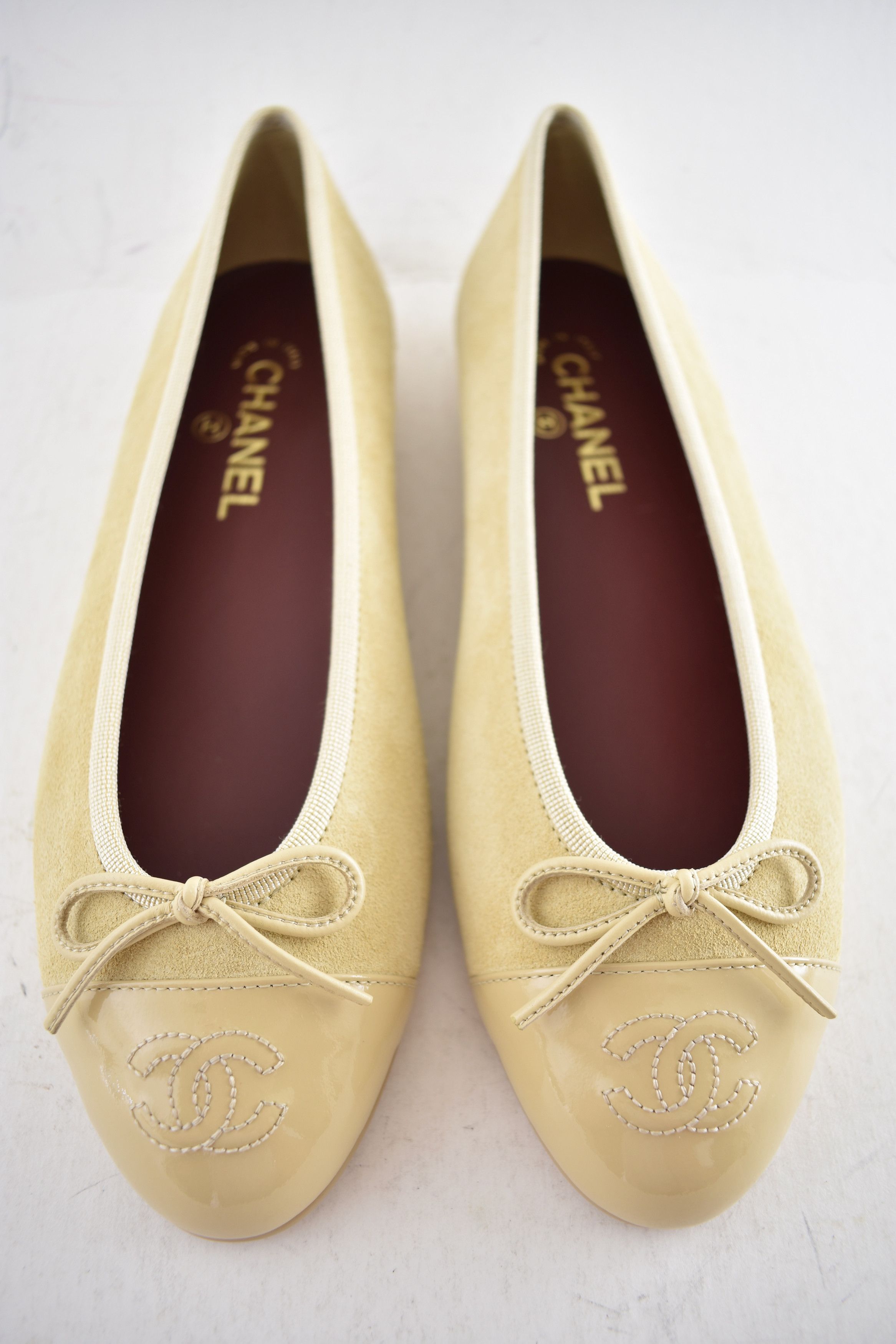 Chanel 26A Suede Patent CC Logo Bow Tie Ballet Ballerina Flat 38 Size US 8 / IT 38 - 3 Thumbnail