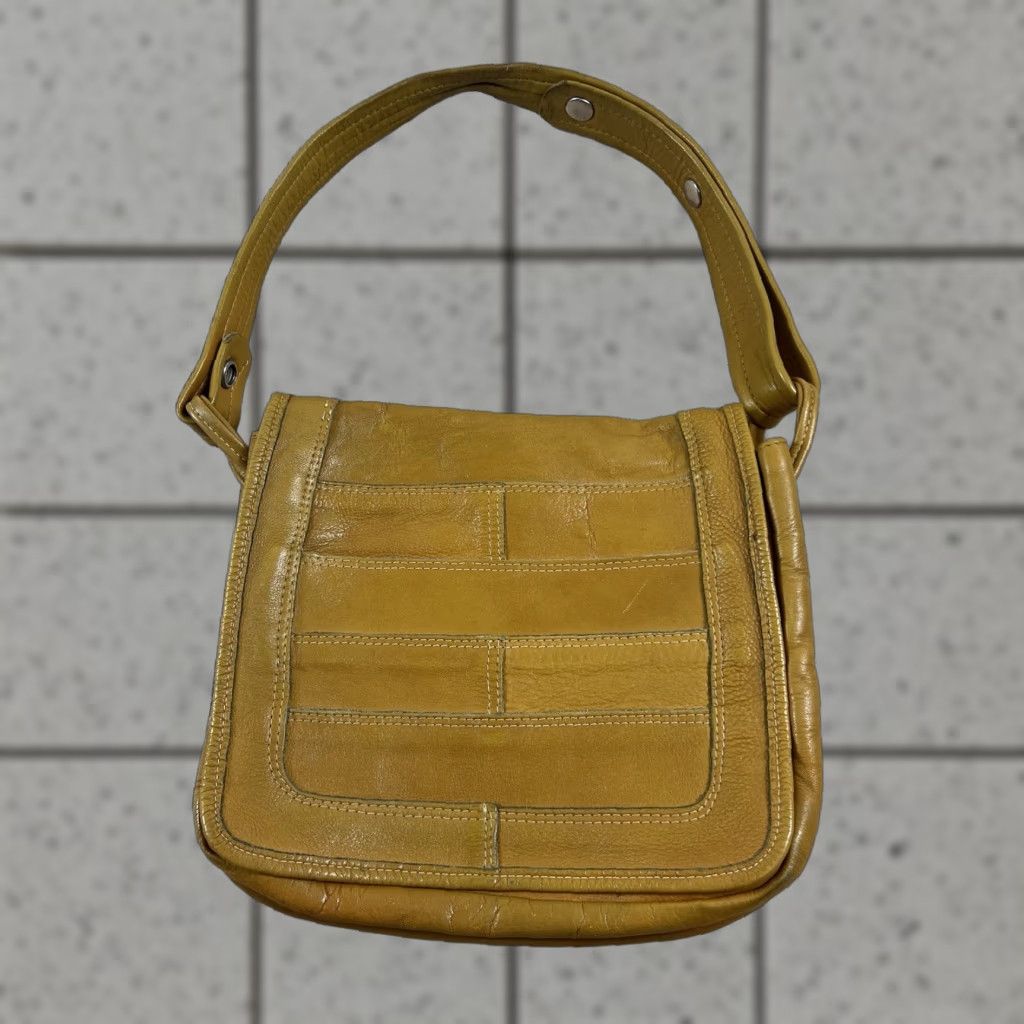 Vintage VINTAGE YKK Leather Saddle Bag Purse Tan Women 70s Shoulder Flap Brown Lining Size ONE SIZE - 1 Thumbnail