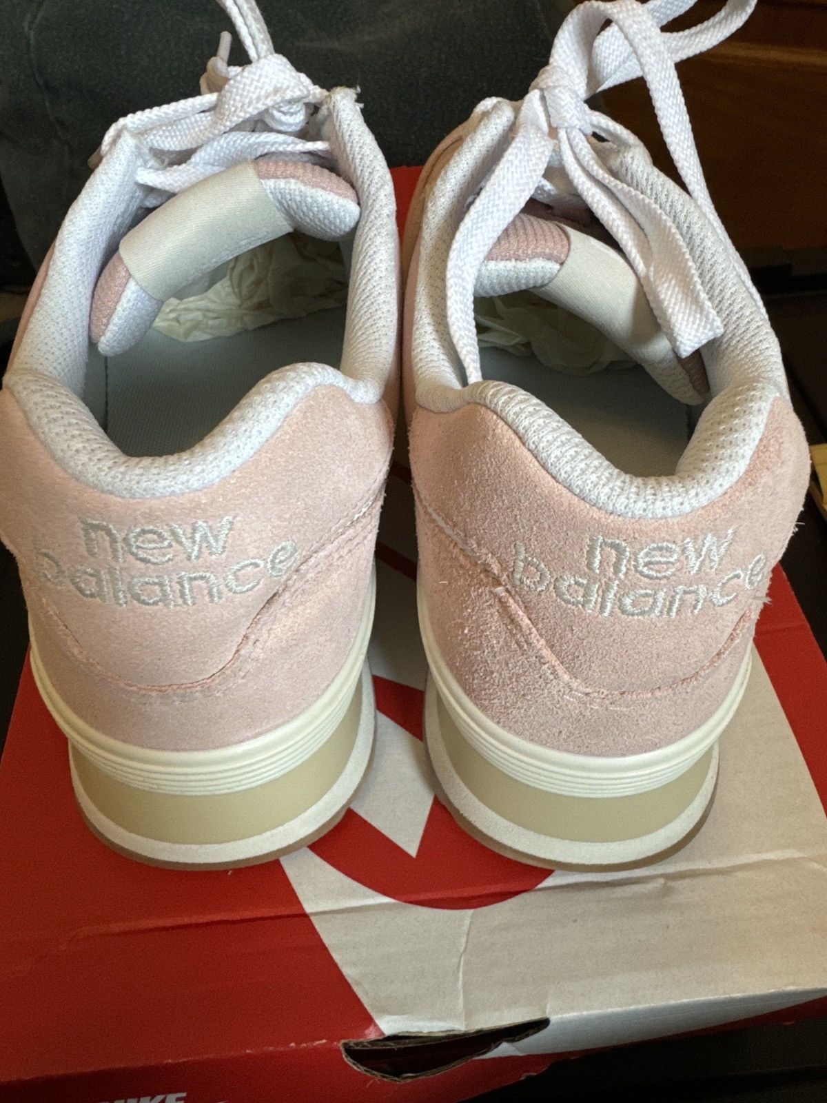 New Balance New Balance 574 Sneakers in pink/beige Size US 6 / IT 36 - 4 Thumbnail