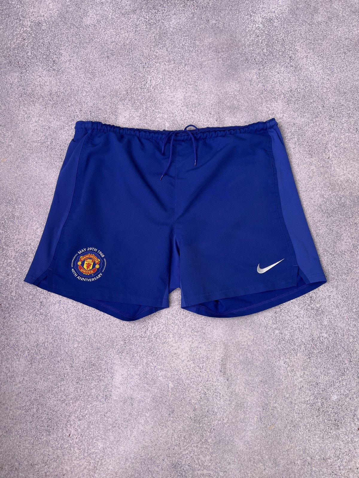 Nike × Vintage Vintage Manchester United Shorts Mens Blue Football Nike Size US 33 - 2 Thumbnail