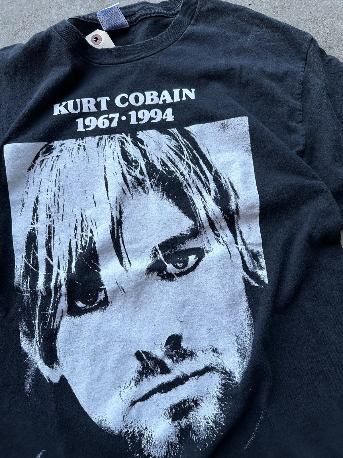 Vintage Very Rare Kurt Cobain Memorial Tee Size US L / EU 52-54 / 3 - 3 Thumbnail