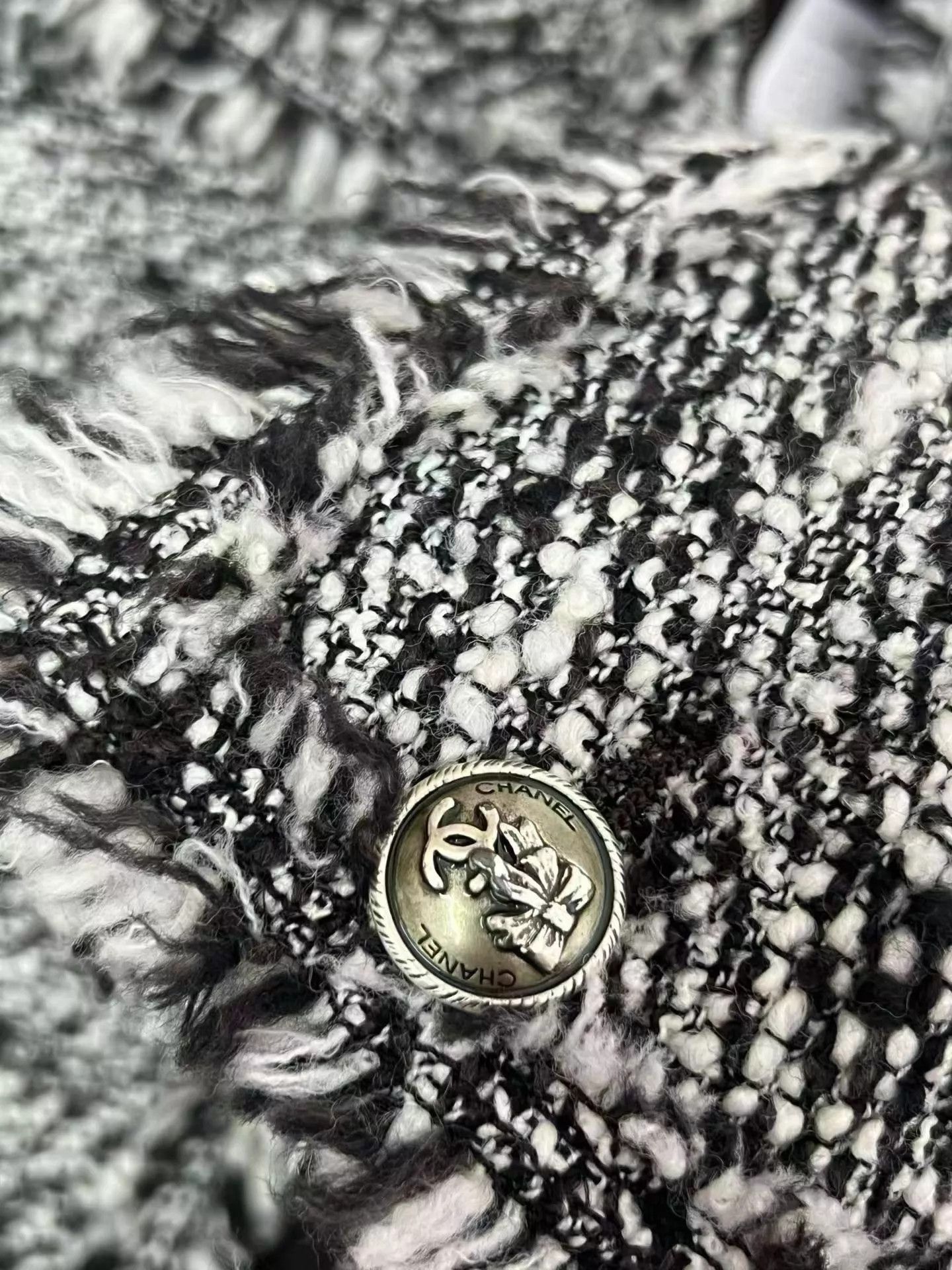 Chanel Chanel color blocked tweed badges embroidery jacket 34 Size XS / US 0-2 / IT 36-38 - 5 Thumbnail