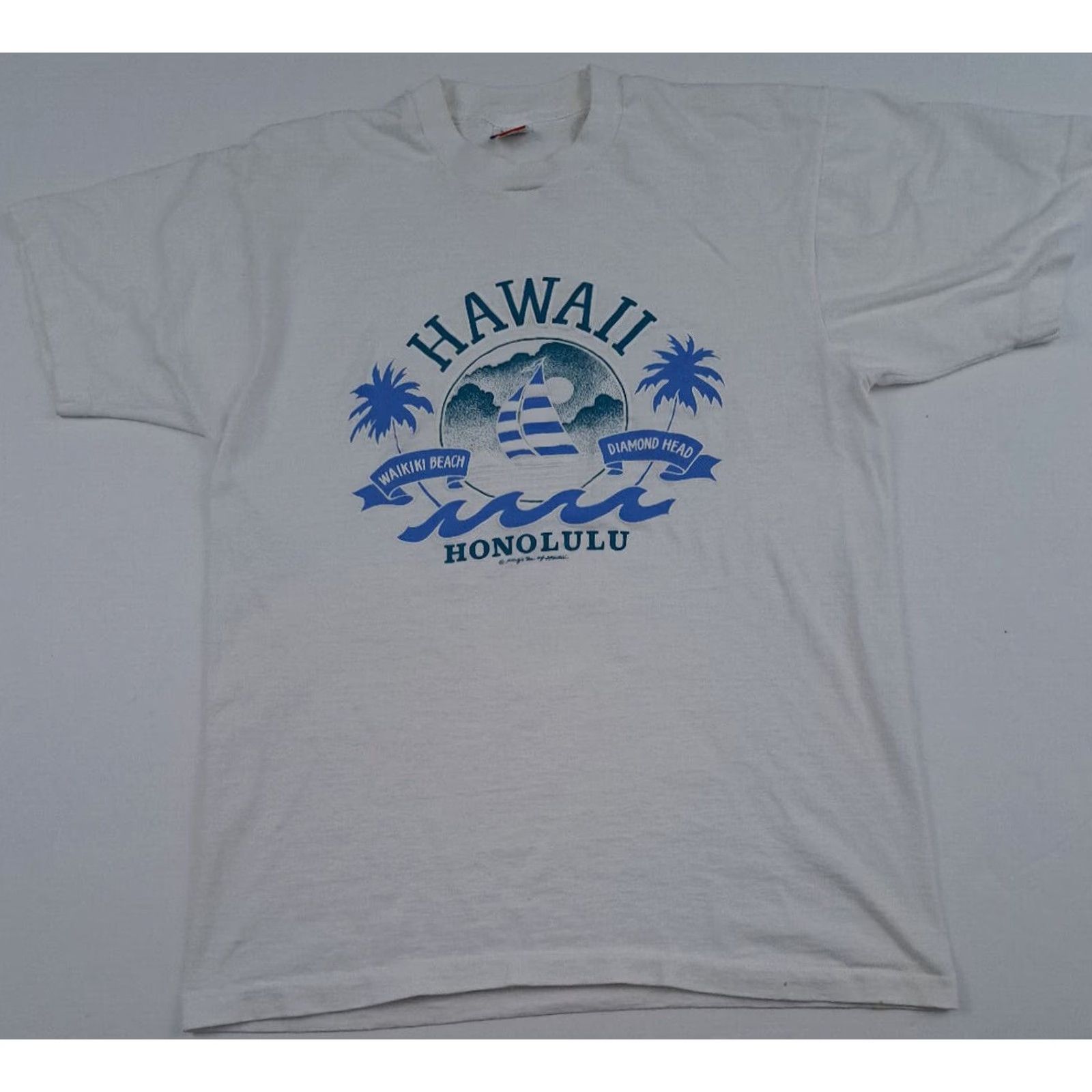 Fruit Of The Loom VINTAGE Hawaii Waikiki Beach T-Shirt USA LG Hilton Head Fruit of the Loom Crew Neck Short Sleeve Men 1980s White Sky Blue Size US L / EU 52-54 / 3 - 6 Thumbnail