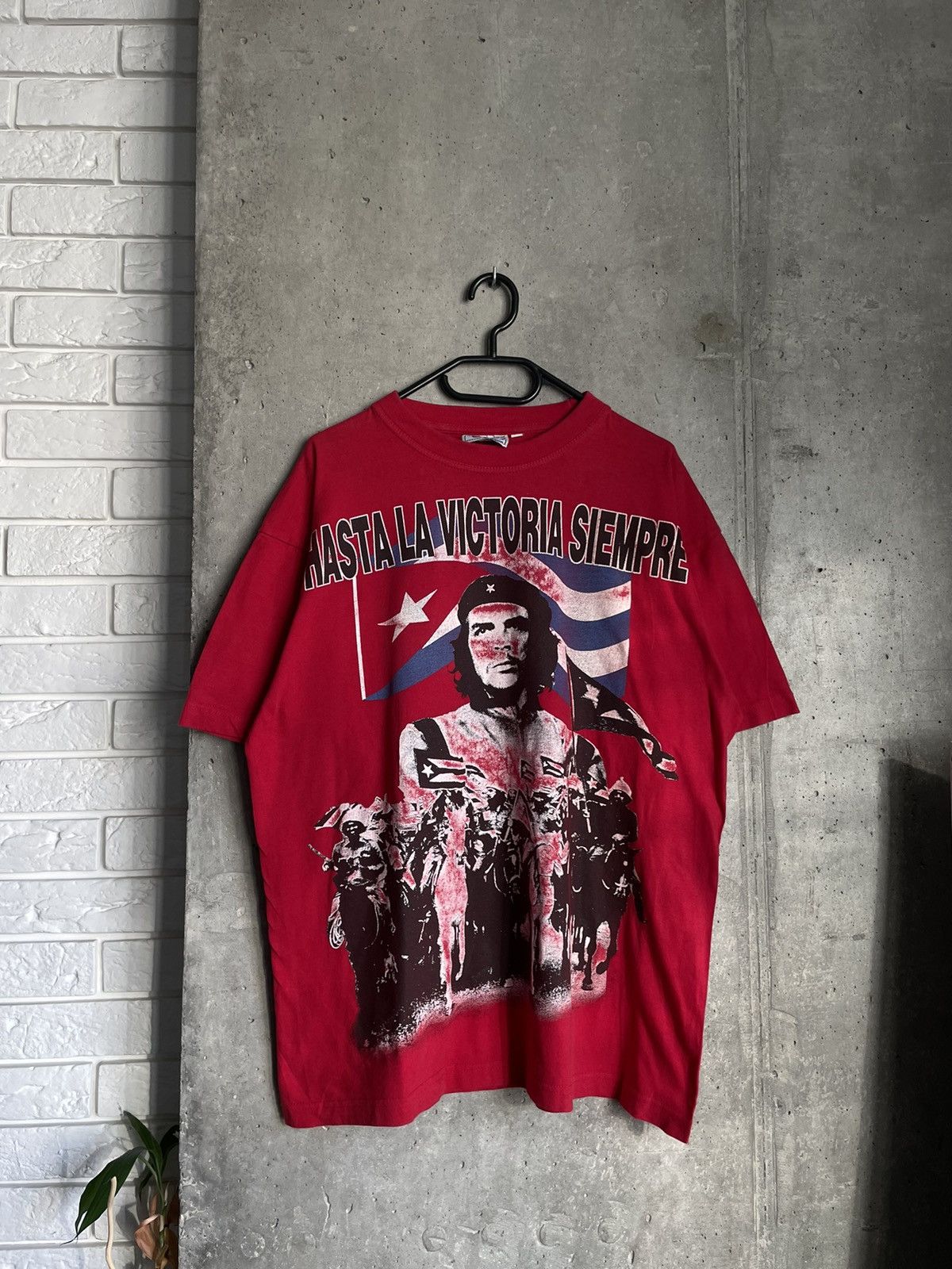 Rap Tees × Vintage 90s Che Guevara "Hasta La Victoria Siempre" T Shirt Size US L / EU 52-54 / 3 - 2 Thumbnail