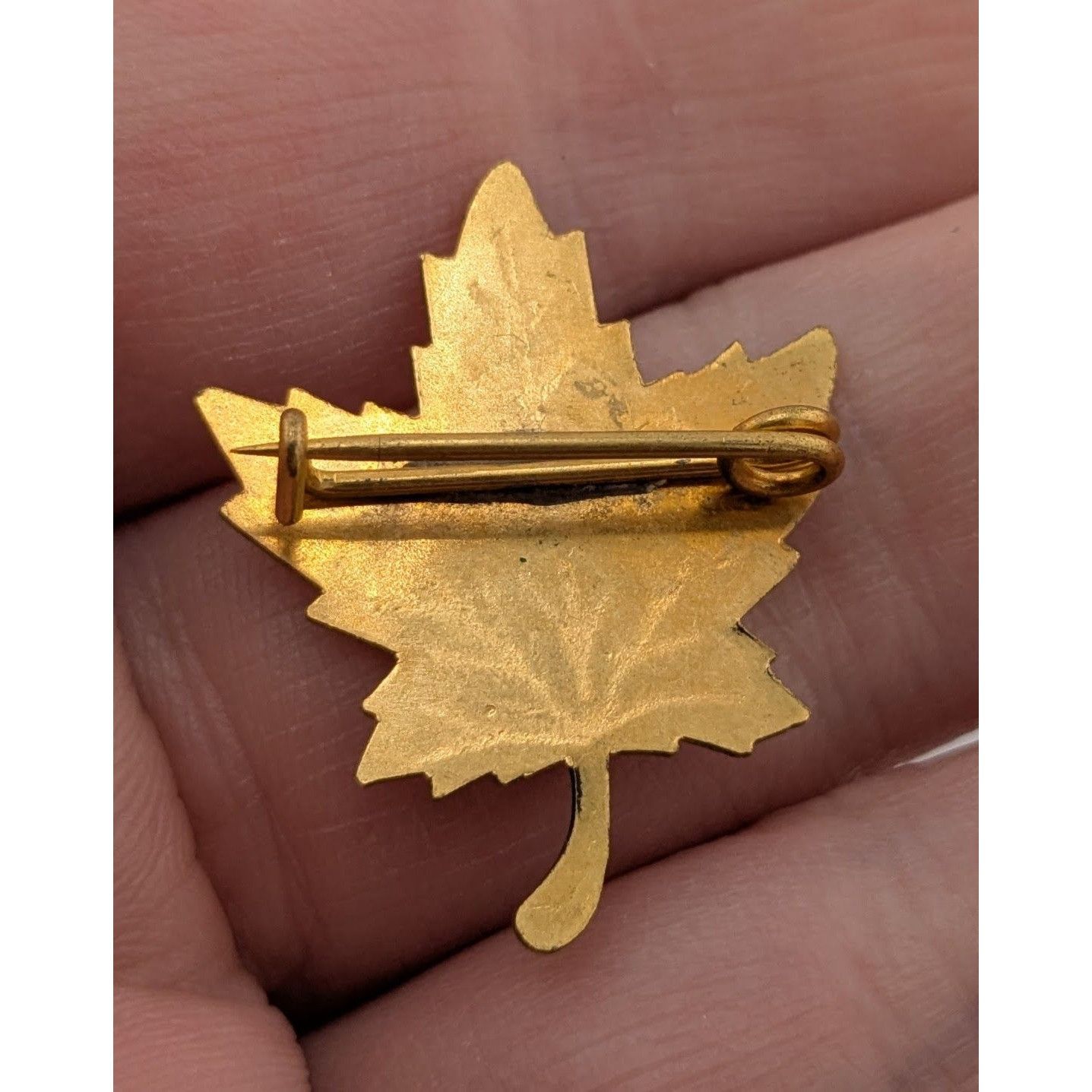 Other Vintage Canadian Ottowa Engraved Maple Leaf Gold Tone Souven Size ONE SIZE - 7 Thumbnail