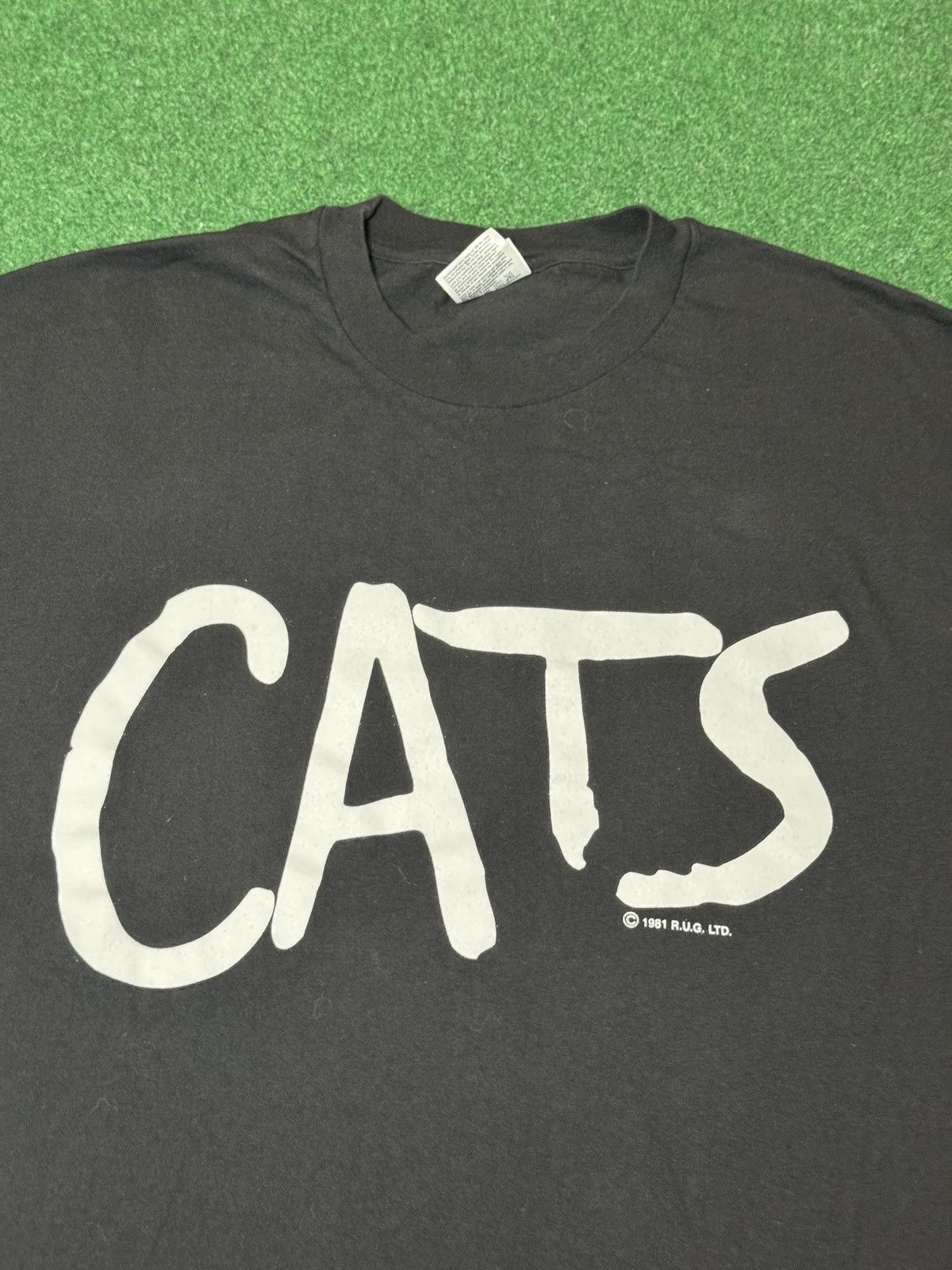 Hanes Vintage 90s Cats Andrew Loyd Webber Play Musical XL T Shirt Size US L / EU 52-54 / 3 - 2 Thumbnail