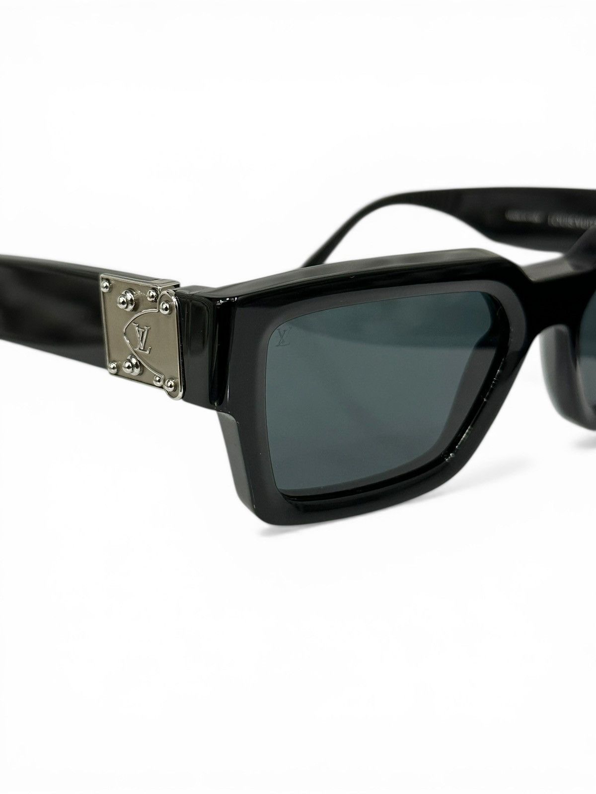 Louis Vuitton LV Match Sunglasses Size ONE SIZE - 4 Thumbnail