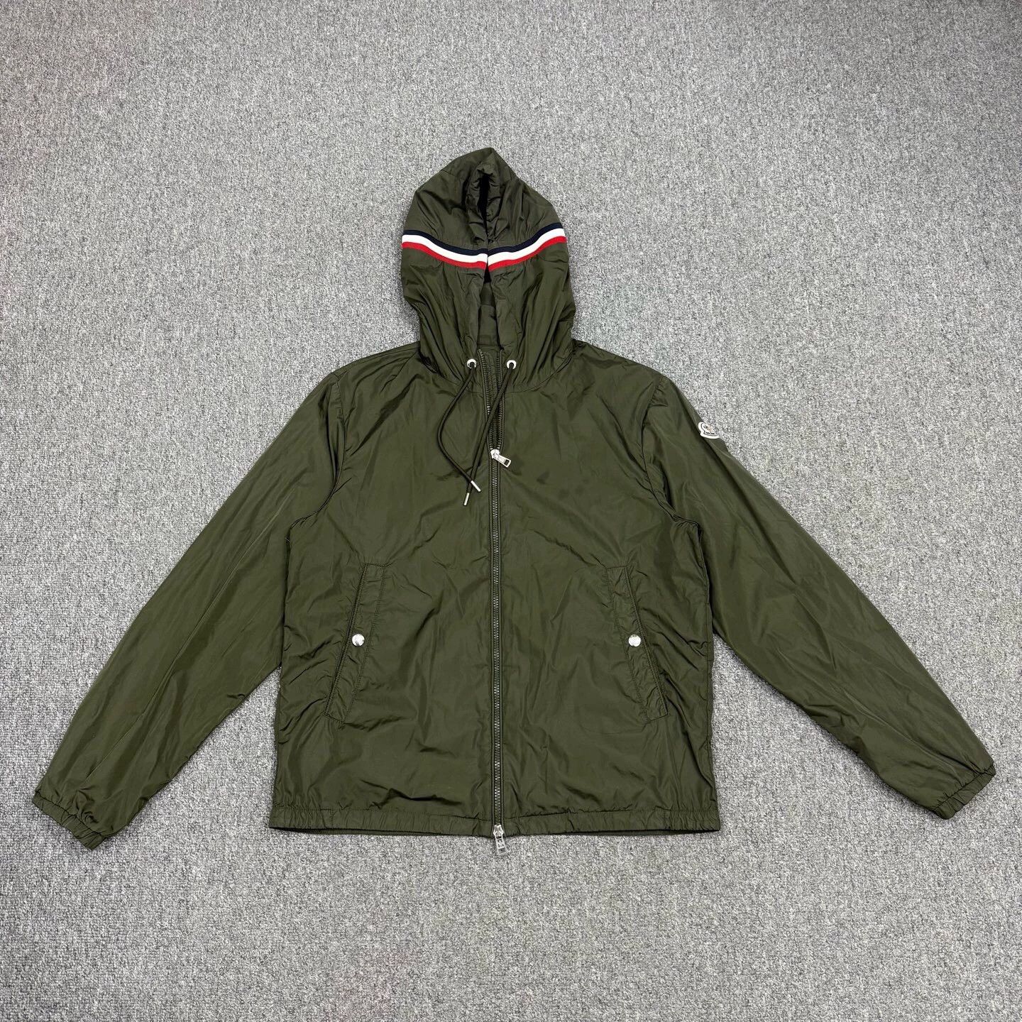 Moncler Moncler olive green hood stripe arm logo nylon jacket Size US L / EU 52-54 / 3 - 1 Thumbnail