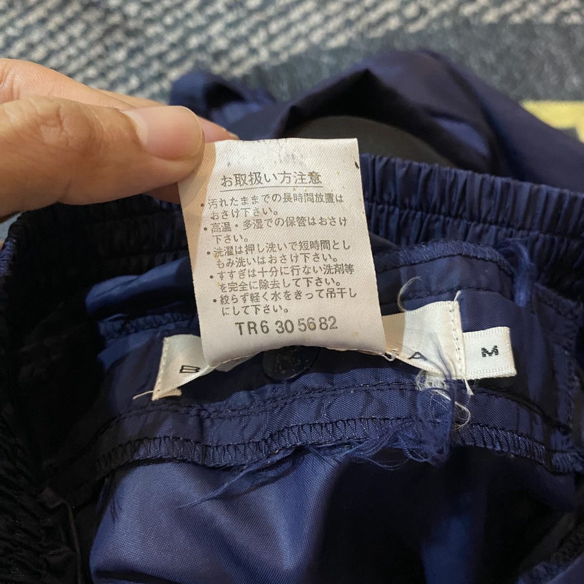 Balenciaga Vintage Balenciaga Golf Paris Navy Blue Nylon Track Pants Size US 28 / EU 44 - 14 Thumbnail
