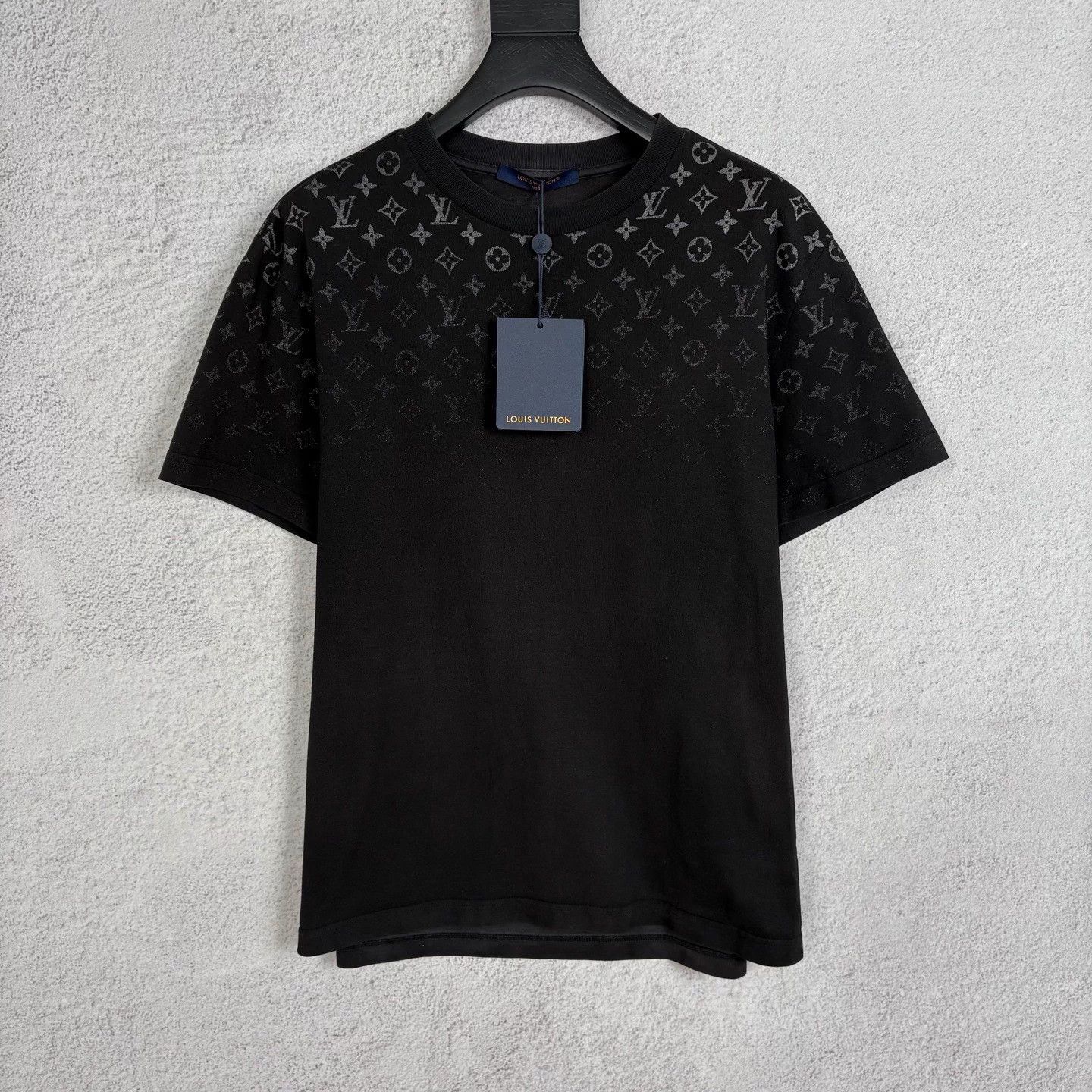 Louis Vuitton Louis Vuitton Gradient Letter Logo Short Sleeve Tee M Size US M / EU 48-50 / 2 - 1 Thumbnail
