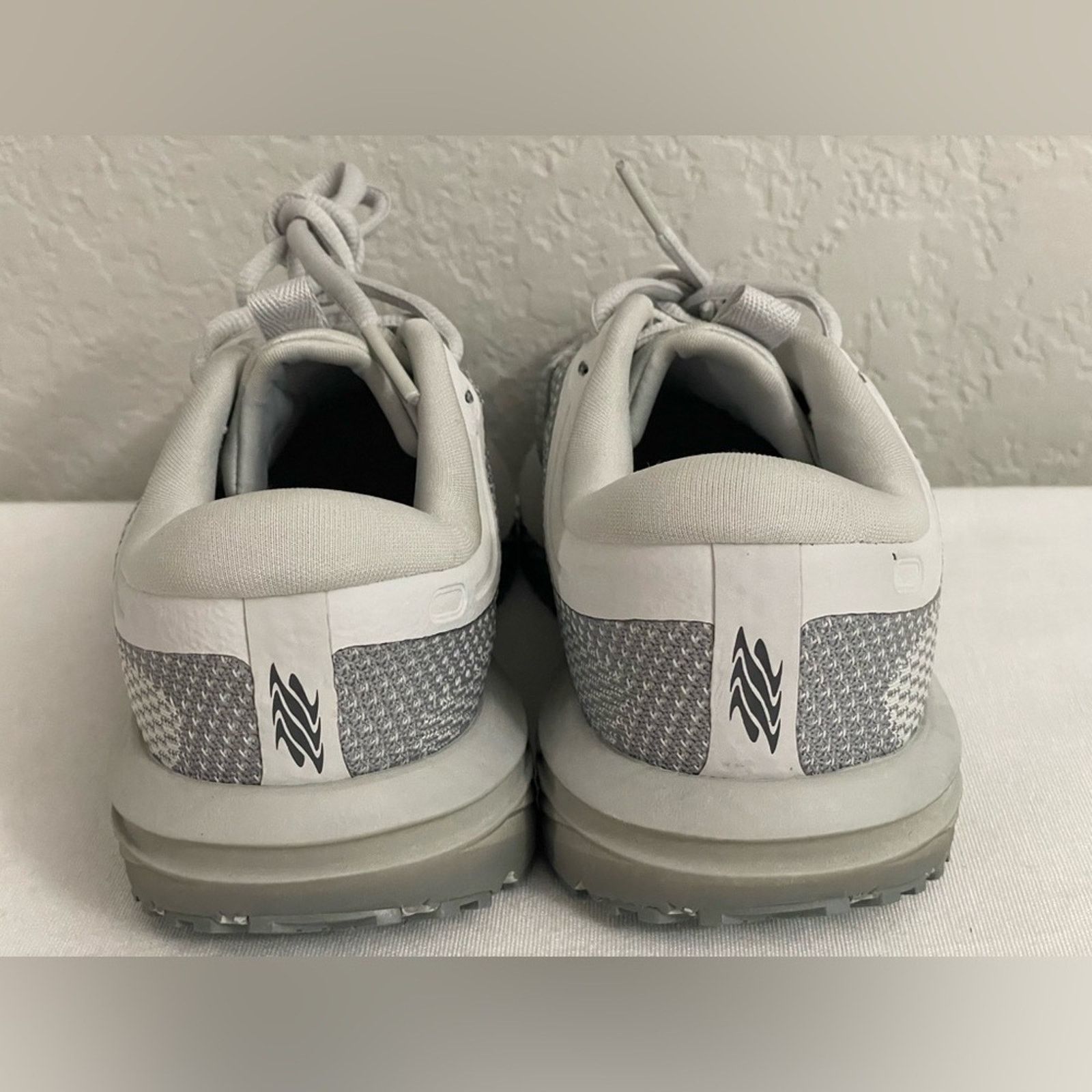 Brooks Brooks Revel 7 Neutral Running Shoe Oyster Gray Womens 6 Size US 6 / IT 36 - 4 Thumbnail