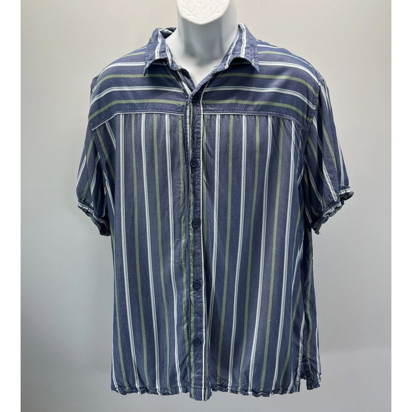 Other Free Assembly mens button down shortsleeve shirt sz L Size US L / EU 52-54 / 3 - 1 Thumbnail