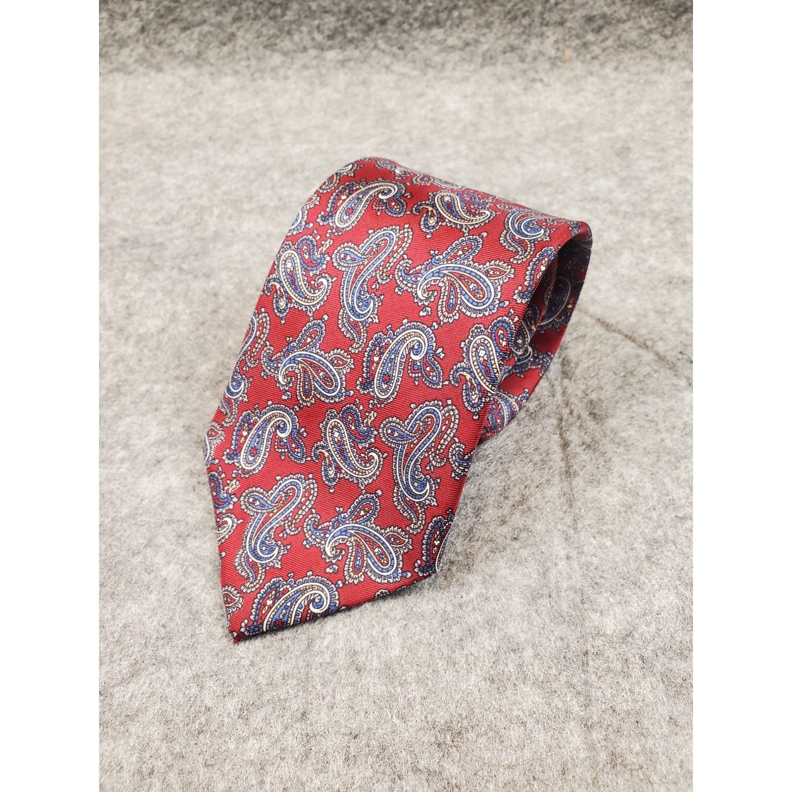 Other Vintage Men's Hathaway Red And Blue Silk Paisley Necktie Size ONE SIZE - 1 Thumbnail