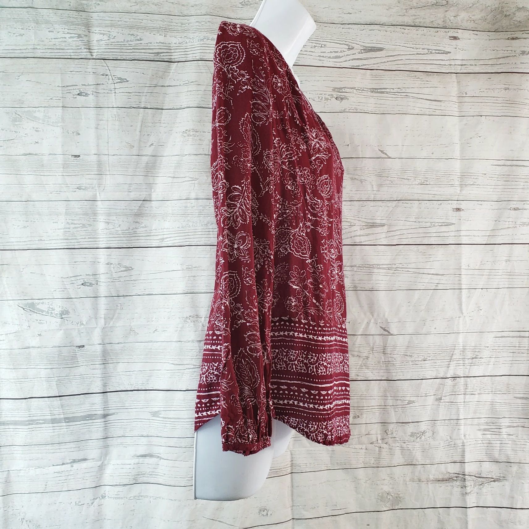 Old Navy Old Navy Womens Top Small Red White Floral Long Sleeve Rayon Blouse Shirt Womens XS? Size S / US 4 / IT 40 - 3 Thumbnail