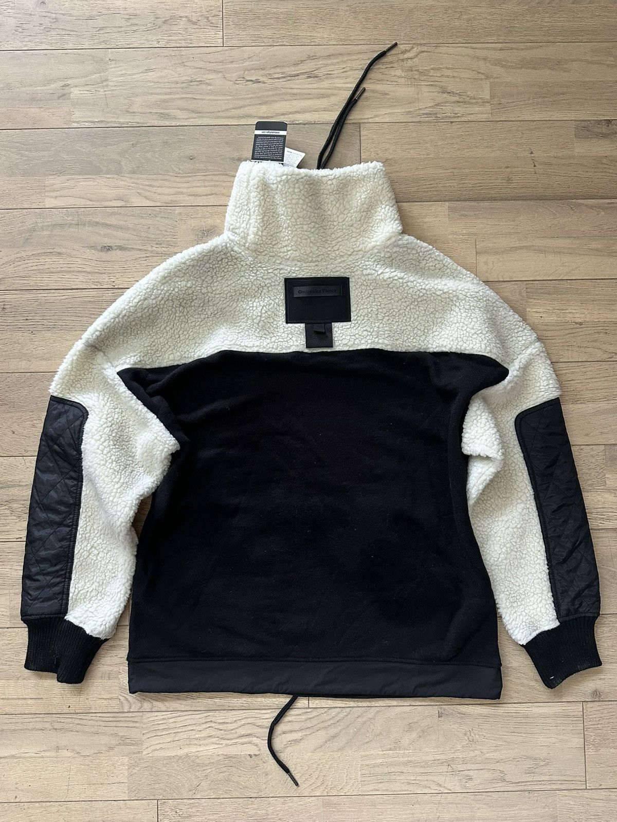 Onitsuka Tiger Onitsuka Tiger WS Boa Top fleece in cream/black colorway. Size S / US 4 / IT 40 - 9 Thumbnail