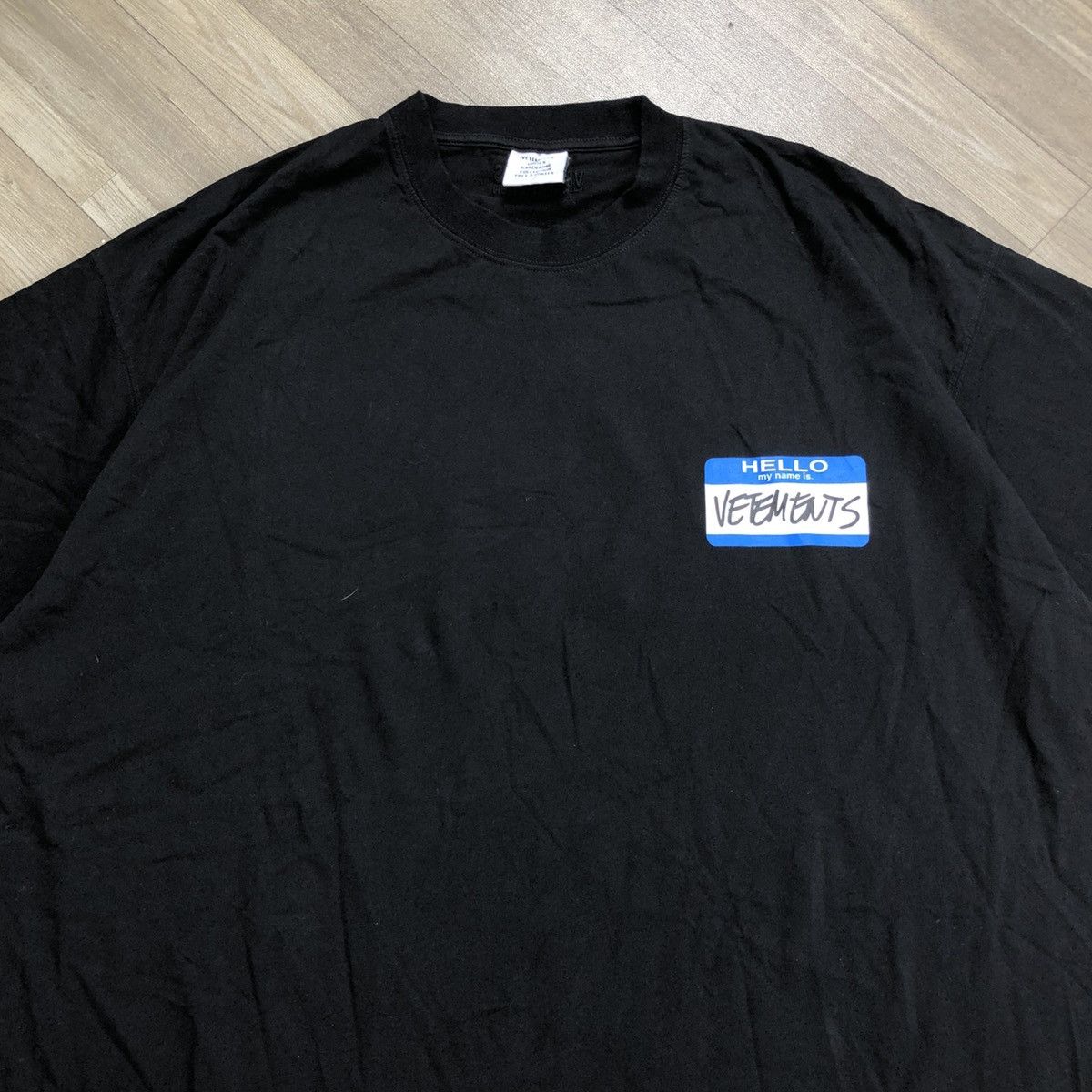 Vetements Vetements “Hello My Name Is” Oversized Tee Size US XXL / EU 58 / 5 - 11 Thumbnail