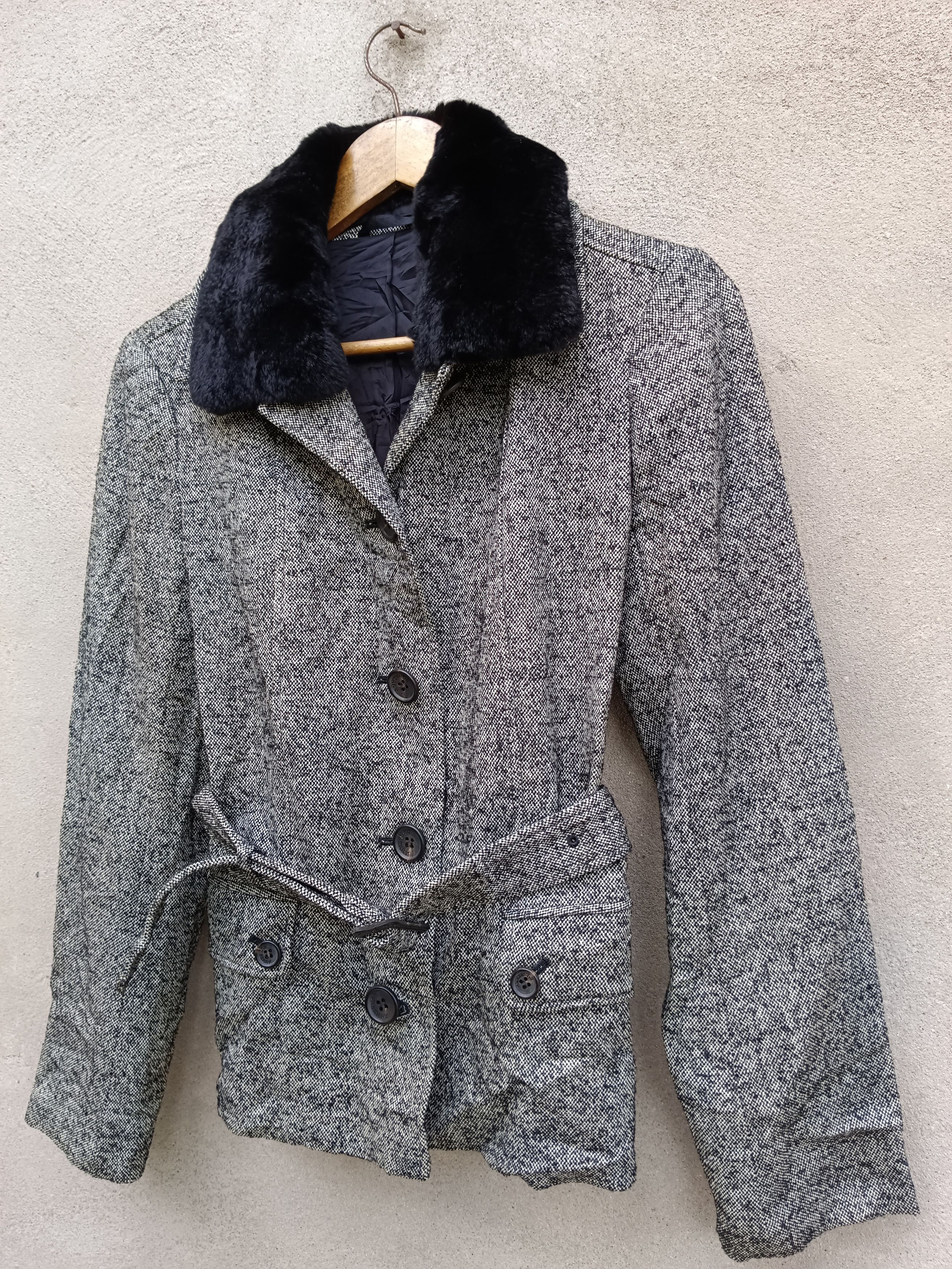 Burberry Vintage Burberry Fur Collar jacket Size US S / EU 44-46 / 1 - 2 Thumbnail