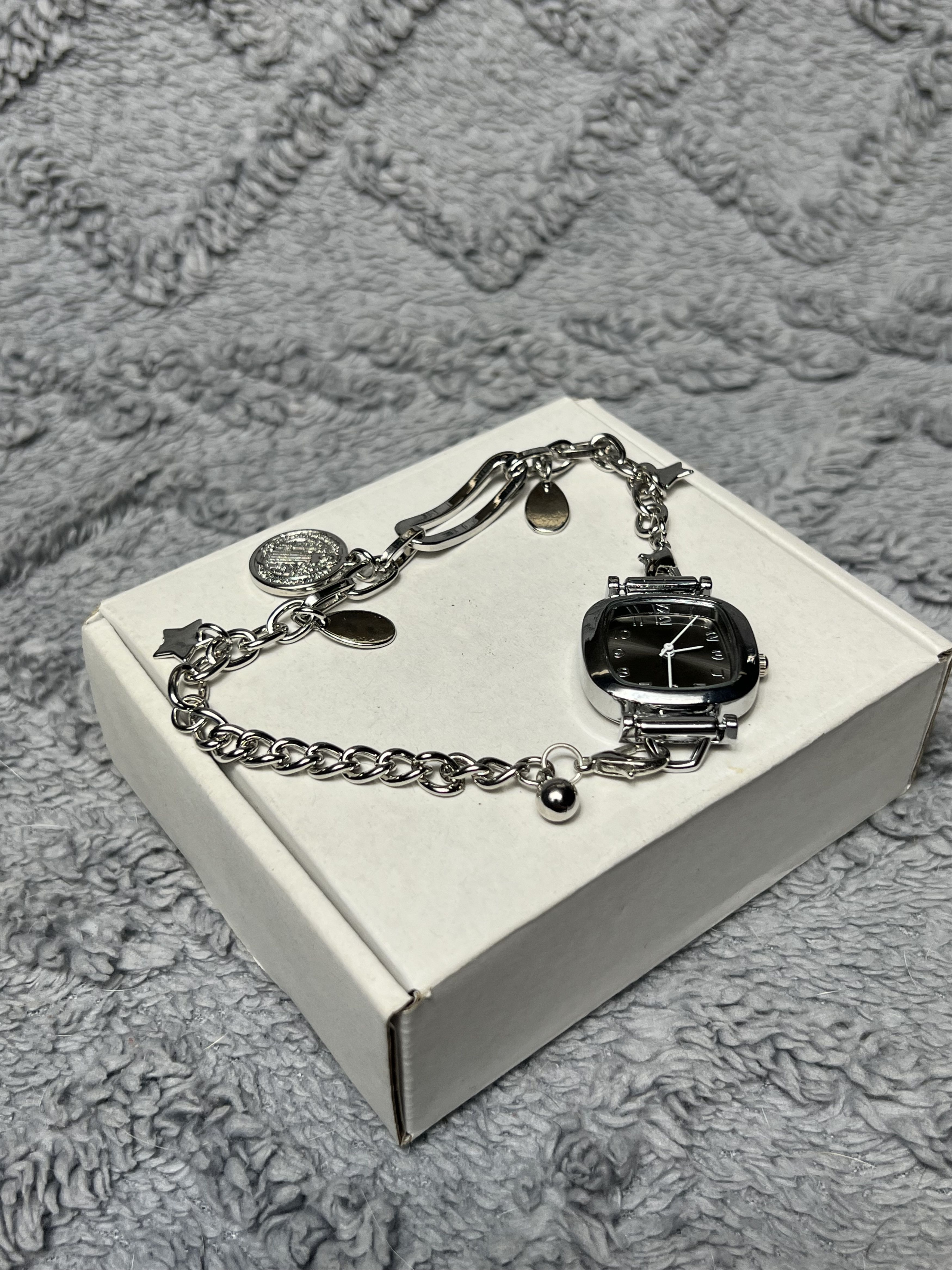 Vintage Glamour Minimalistic Japanese Style Bracelet Watch Y2k Size ONE SIZE - 9 Thumbnail
