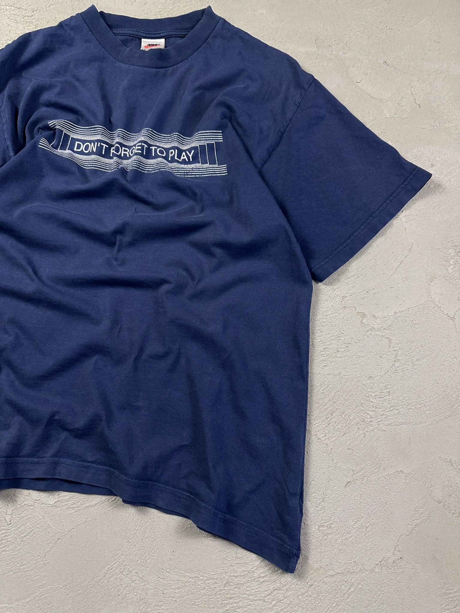 Nike 90s Vintage Nike Berlin T-shirt Size US L / EU 52-54 / 3 - 3 Thumbnail